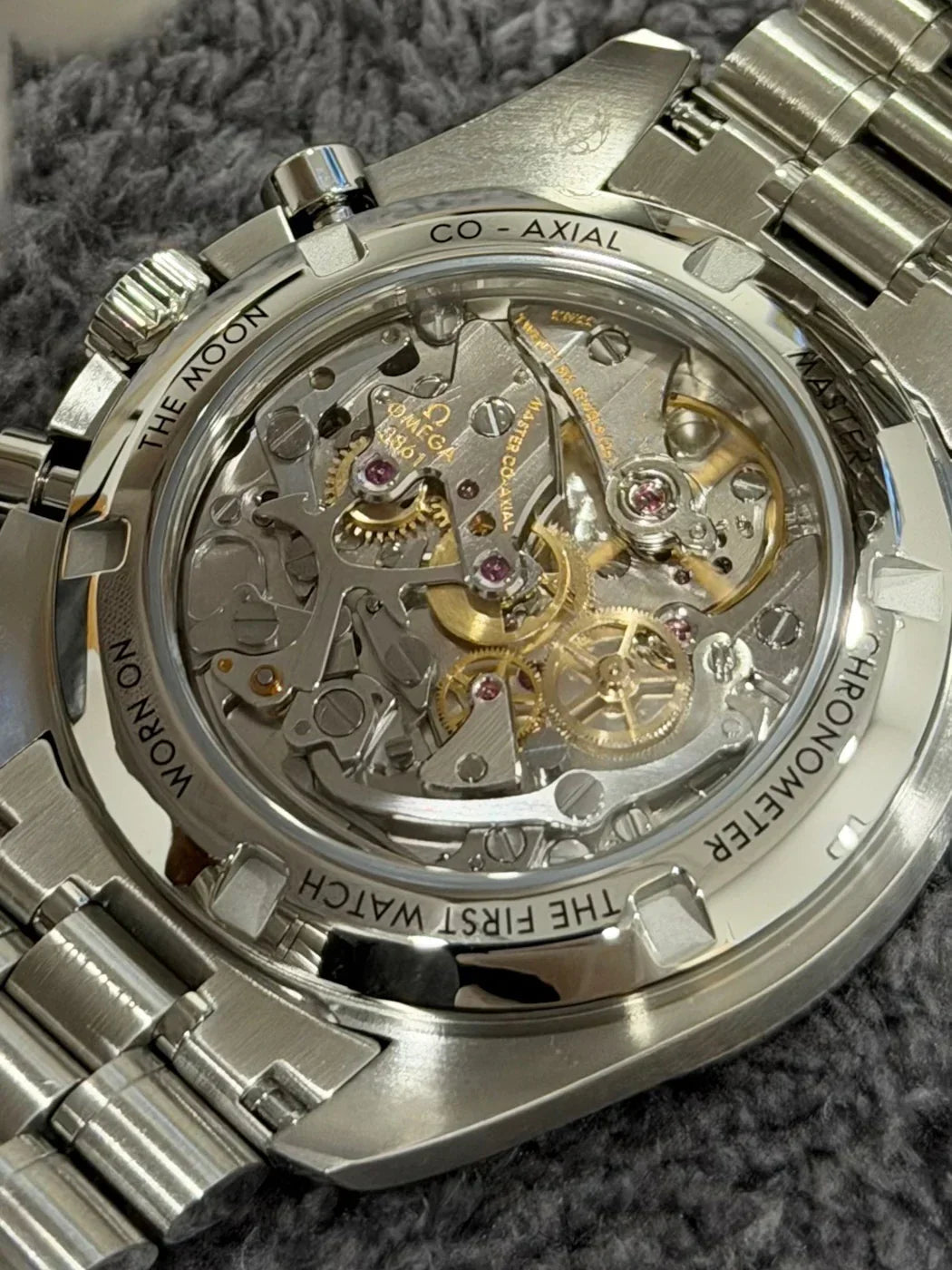 OMEGA SPEEDMASTER PROFESSIONAL REVERSE PANDA 310.30.42.50.01.004