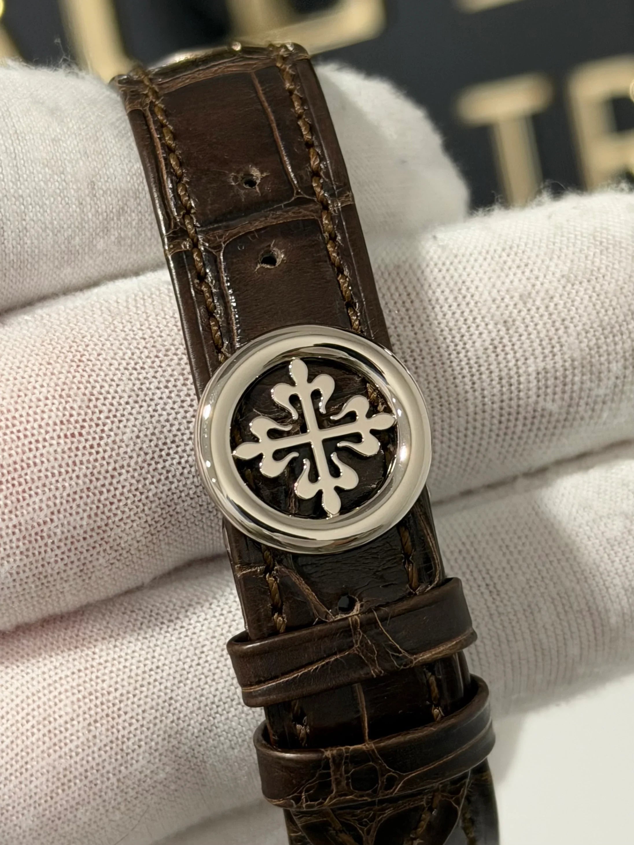 PATEK PHILIPPE PERPETUAL CALENDAR SALMON DIAL 40MM 5320G-011