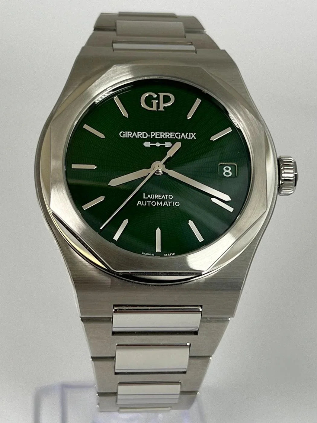 GIRARD PERREGAUX LAUREATO GREEN ETERNITY EDITION 81010-11-433-11A