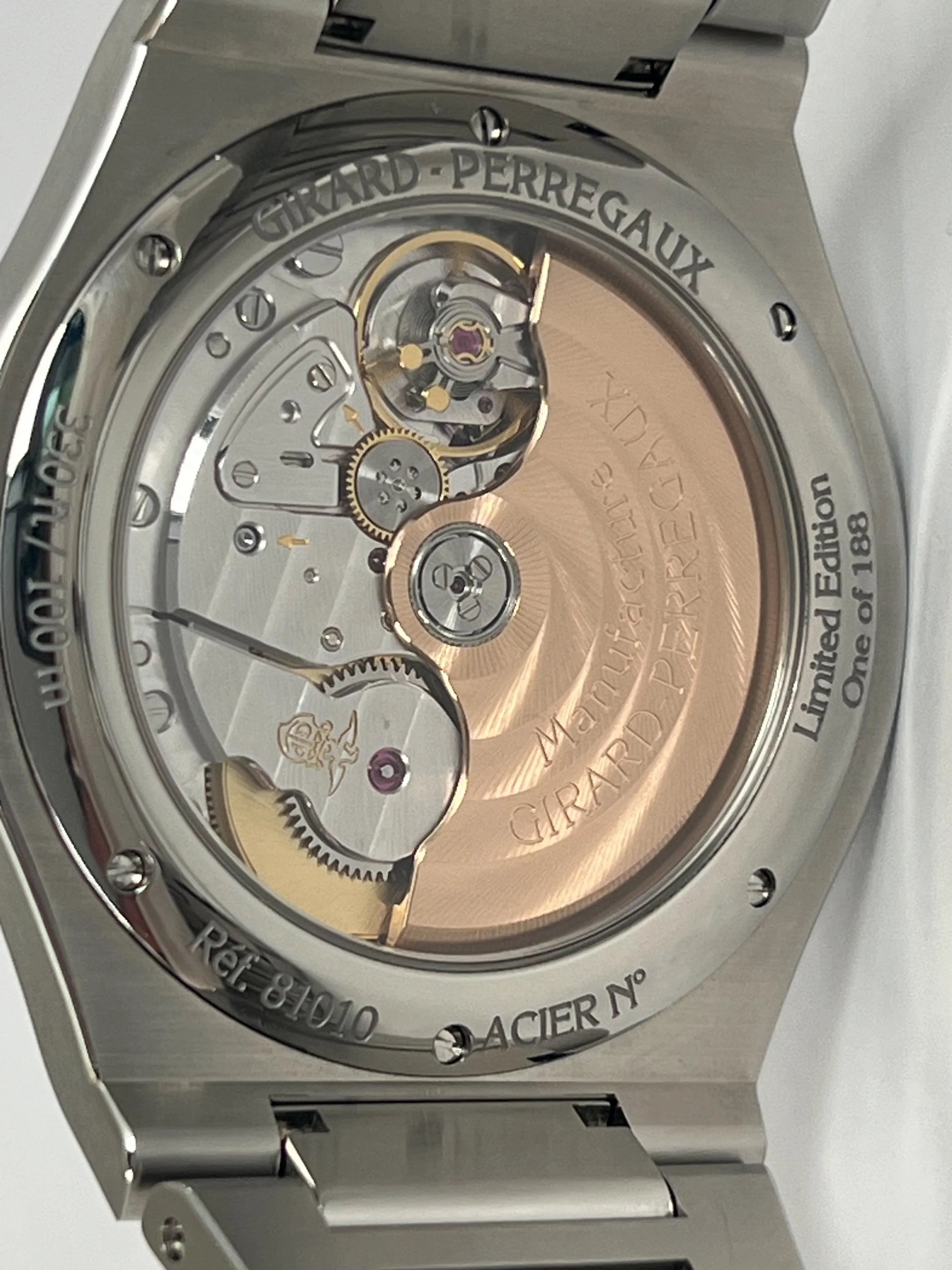 GIRARD PERREGAUX LAUREATO GREEN ETERNITY EDITION 81010-11-433-11A