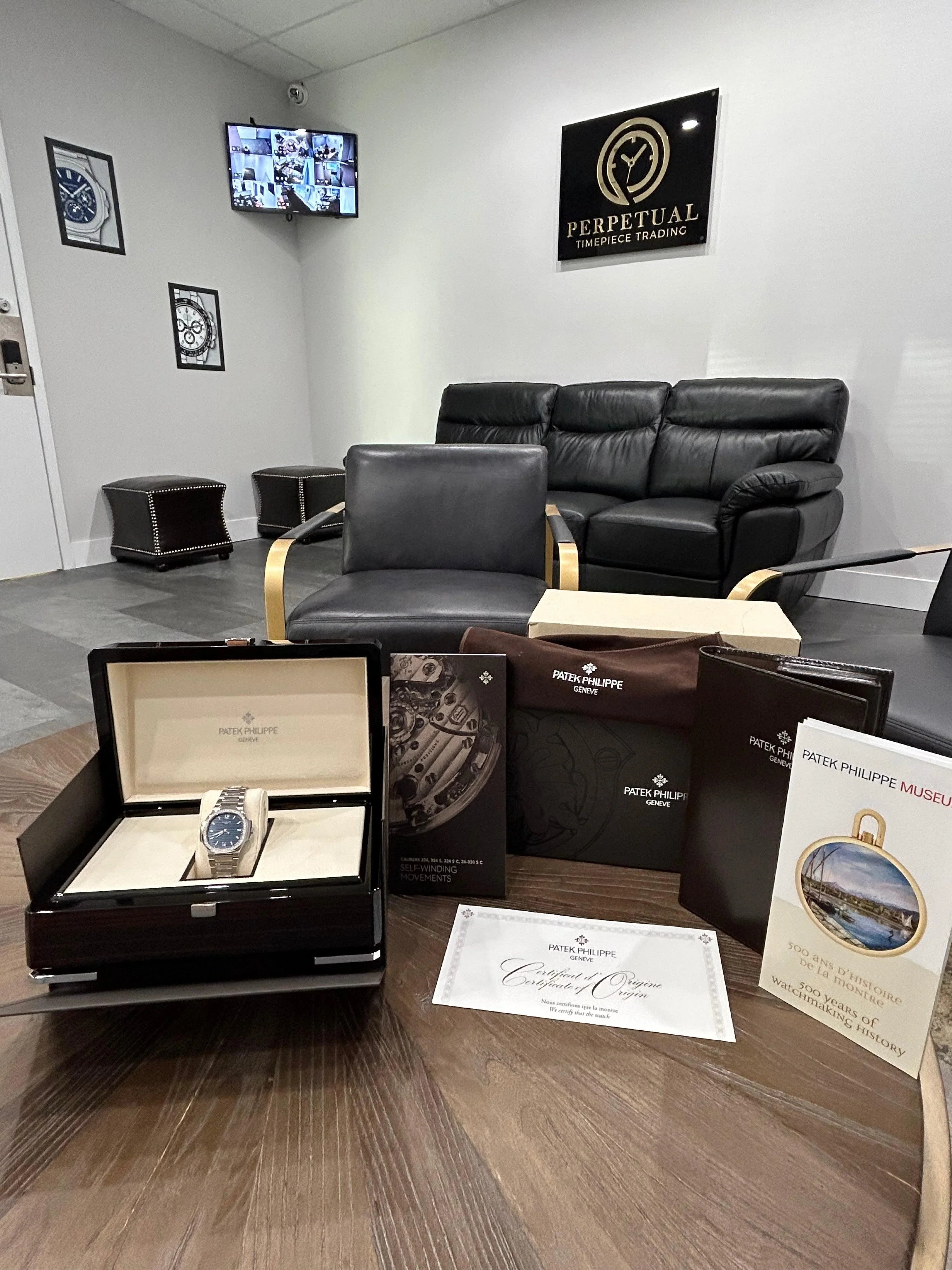 PATEK PHILIPPE NAUTILUS BLUE LADIES DIAMOND BEZEL 7118/1200A-001