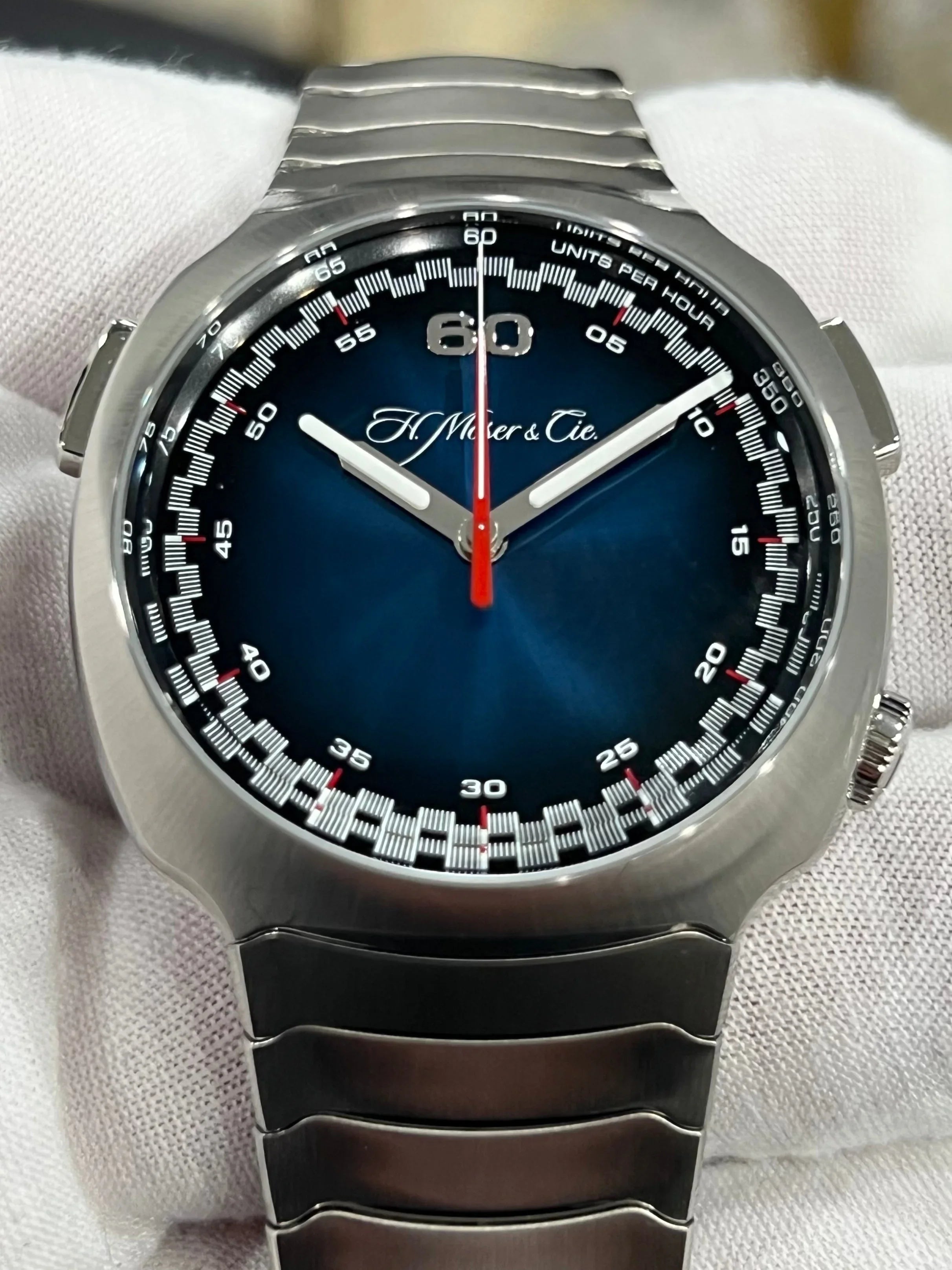 H. MOSER & CIE MOSER STREAMLINER FLYBACK CHRONGRAPH BLUE DIAL 6902-1201