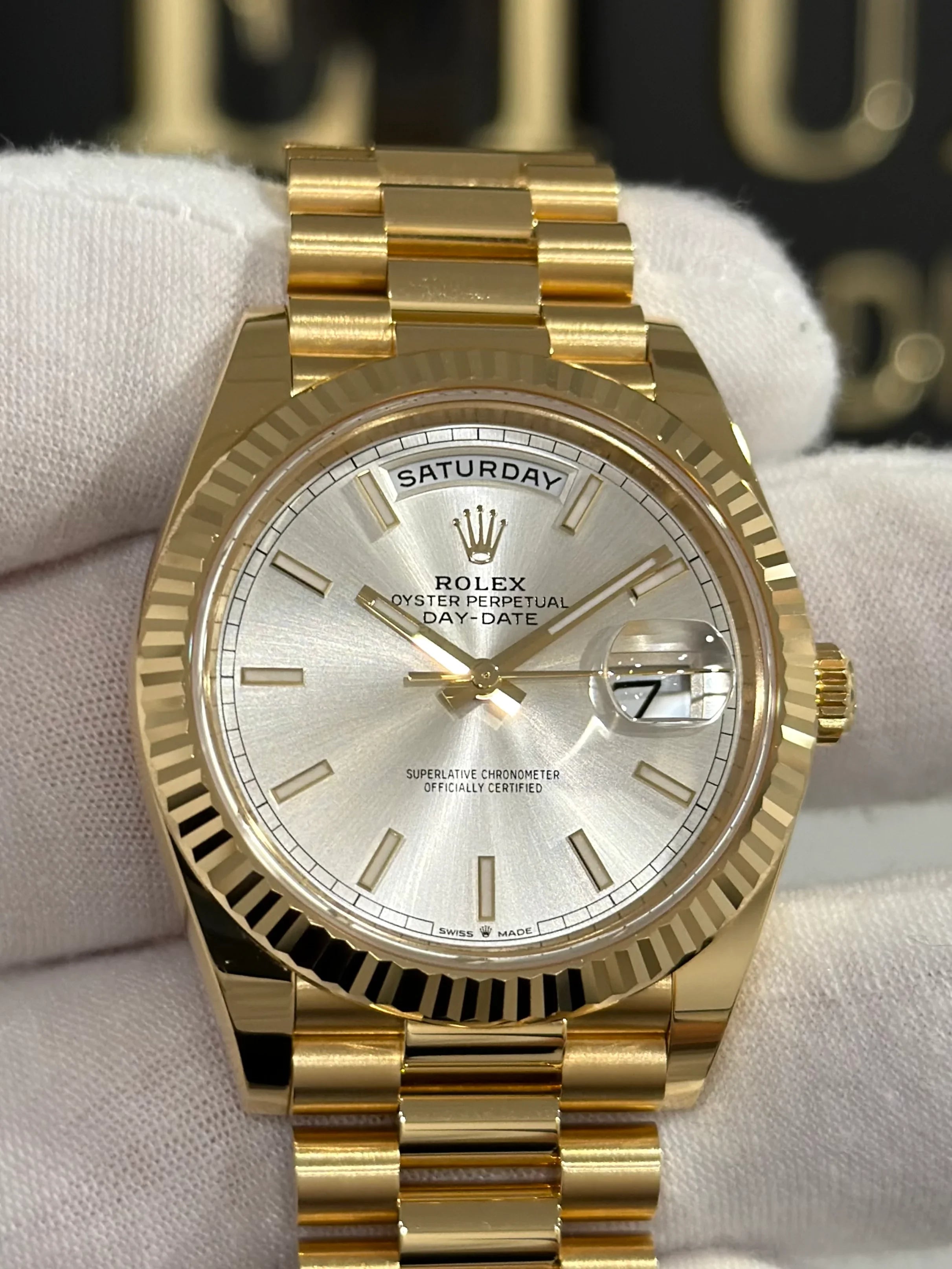 ROLEX DAY-DATE 40 SILVER INDEX YELLOW GOLD 228238