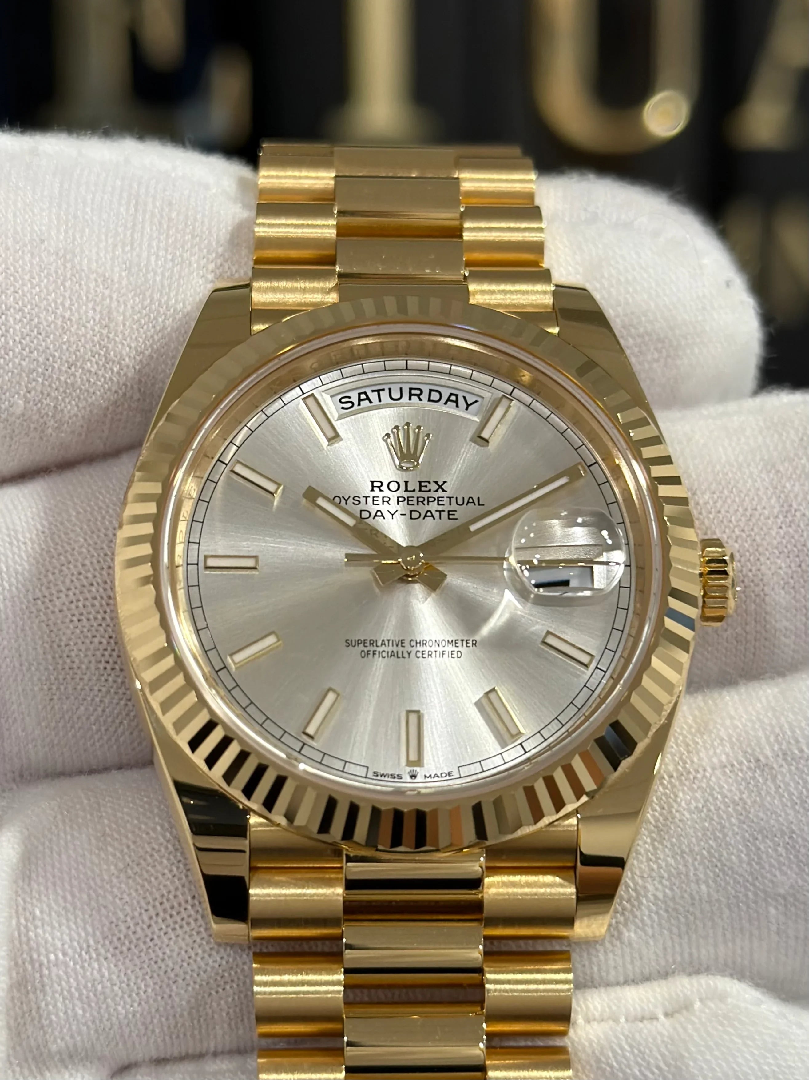 ROLEX DAY-DATE 40 SILVER INDEX YELLOW GOLD 228238