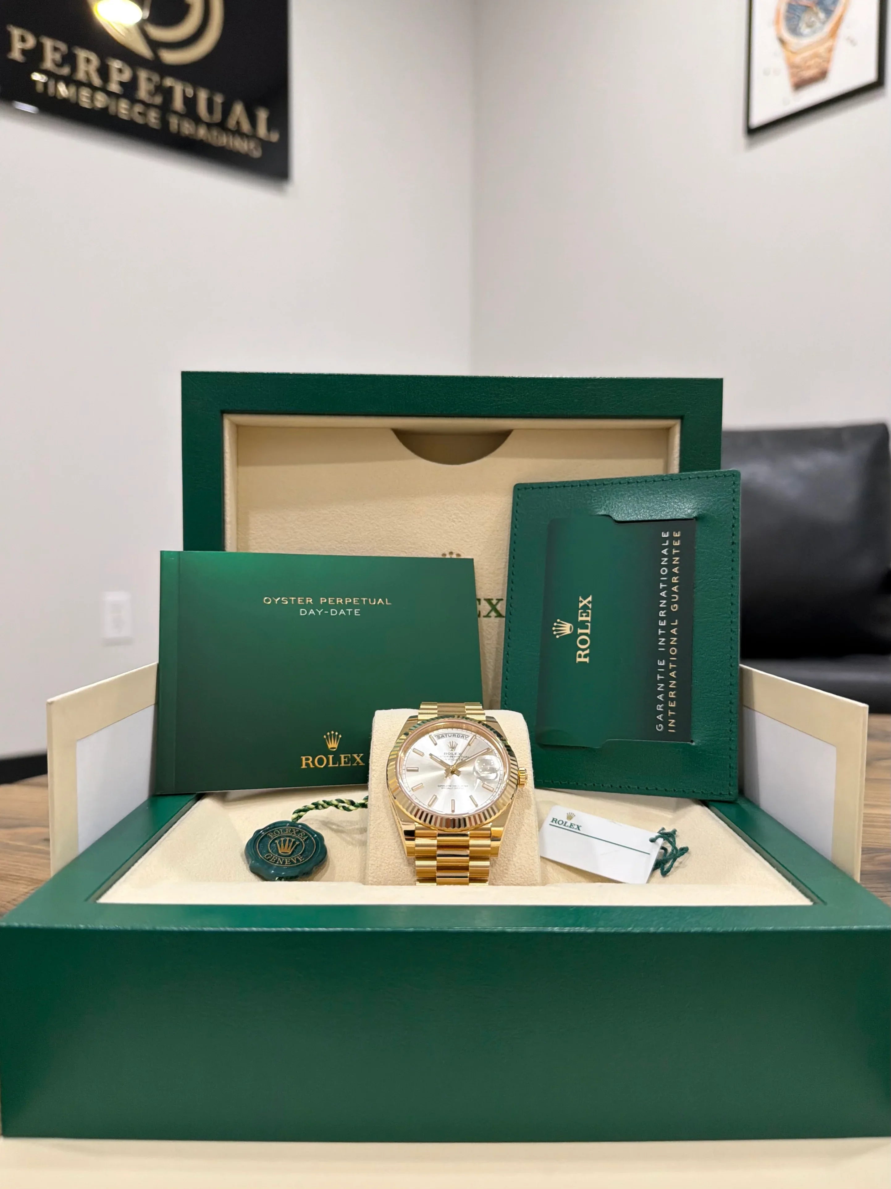 ROLEX DAY-DATE 40 SILVER INDEX YELLOW GOLD 228238