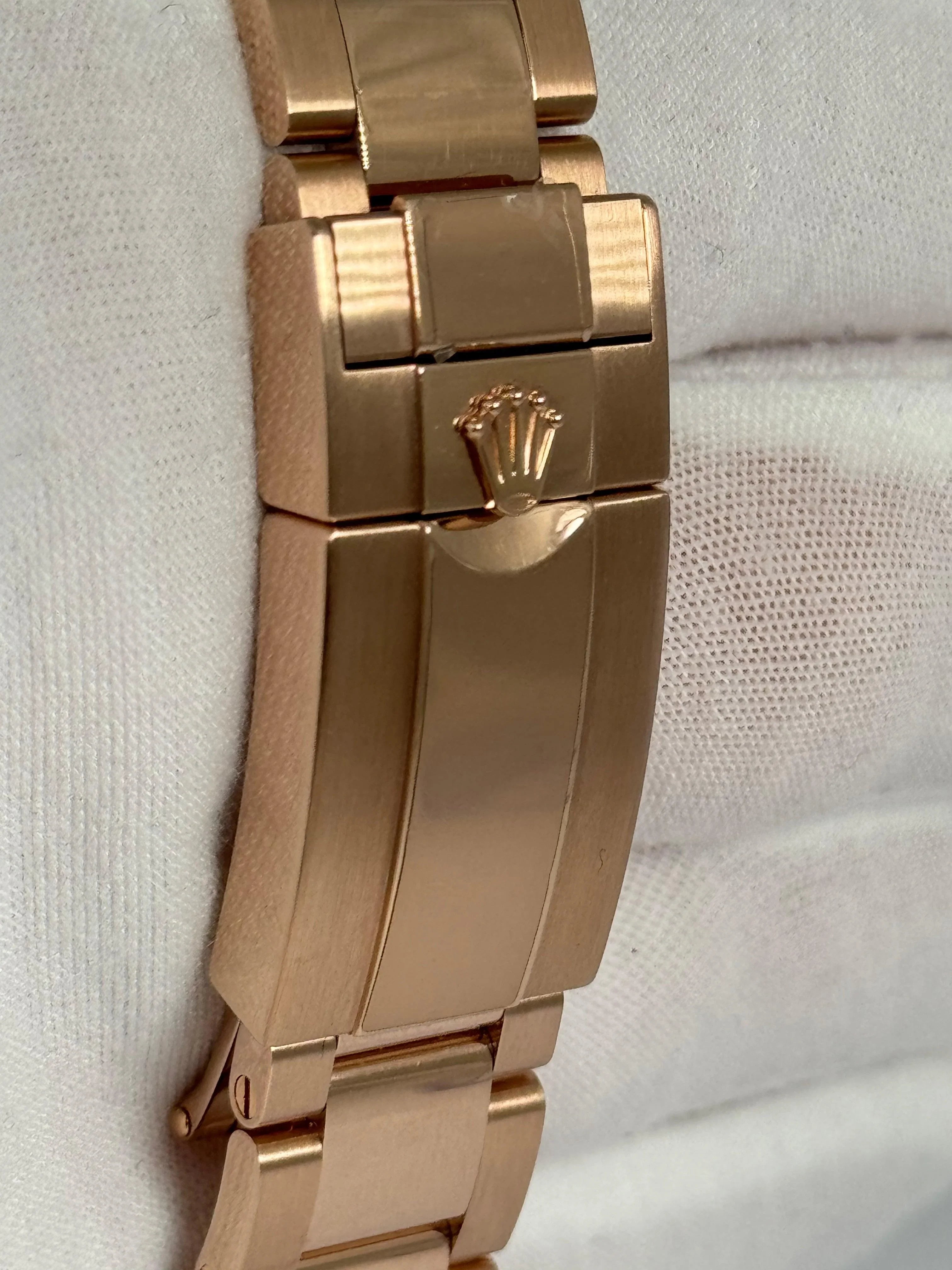 ROLEX GMT MASTER 2 ROOTBEER ROSE GOLD 126715CHNR