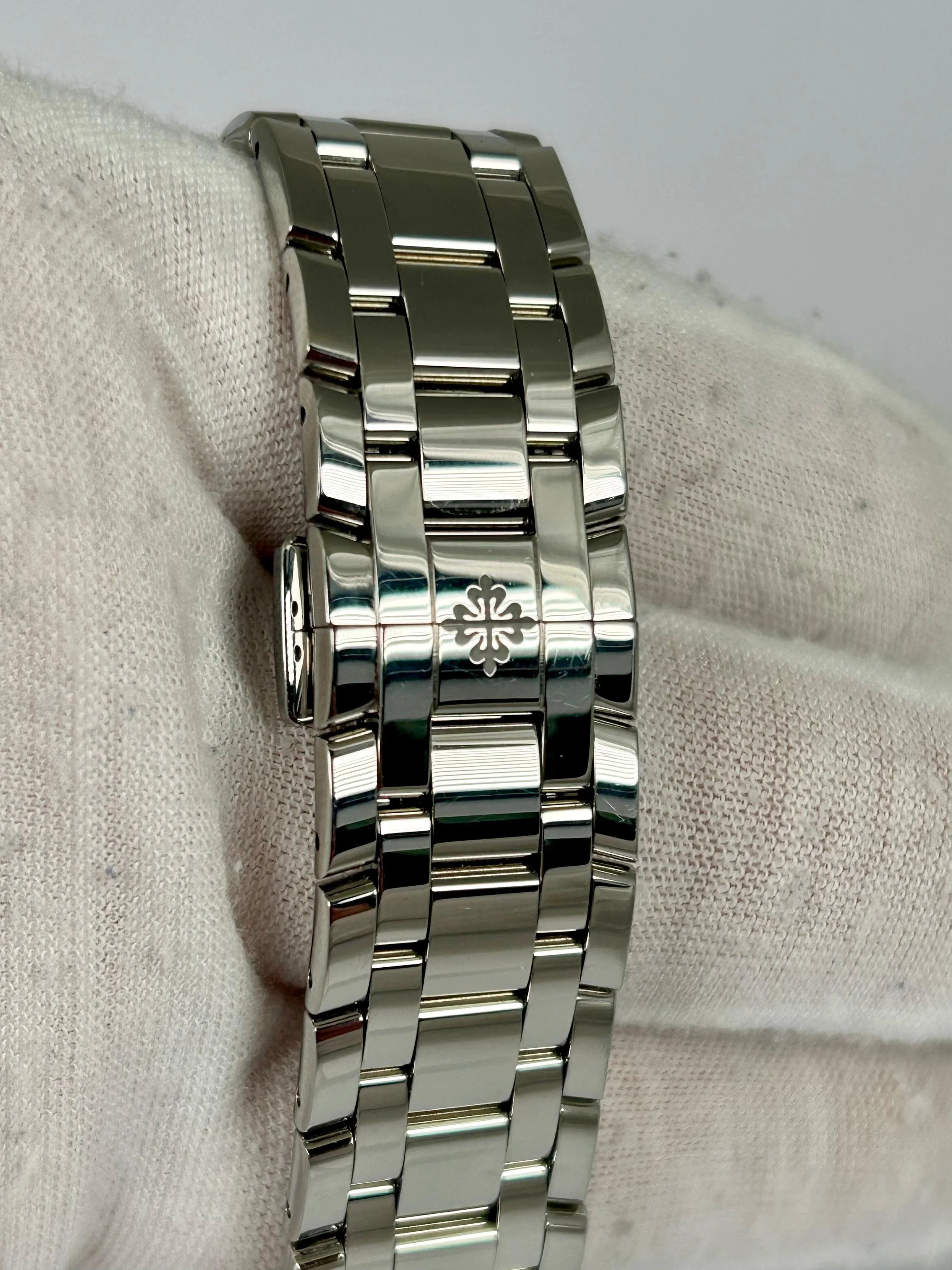 PATEK PHILIPPE ANNUAL CALENDAR MOONPHASE 4947/1A