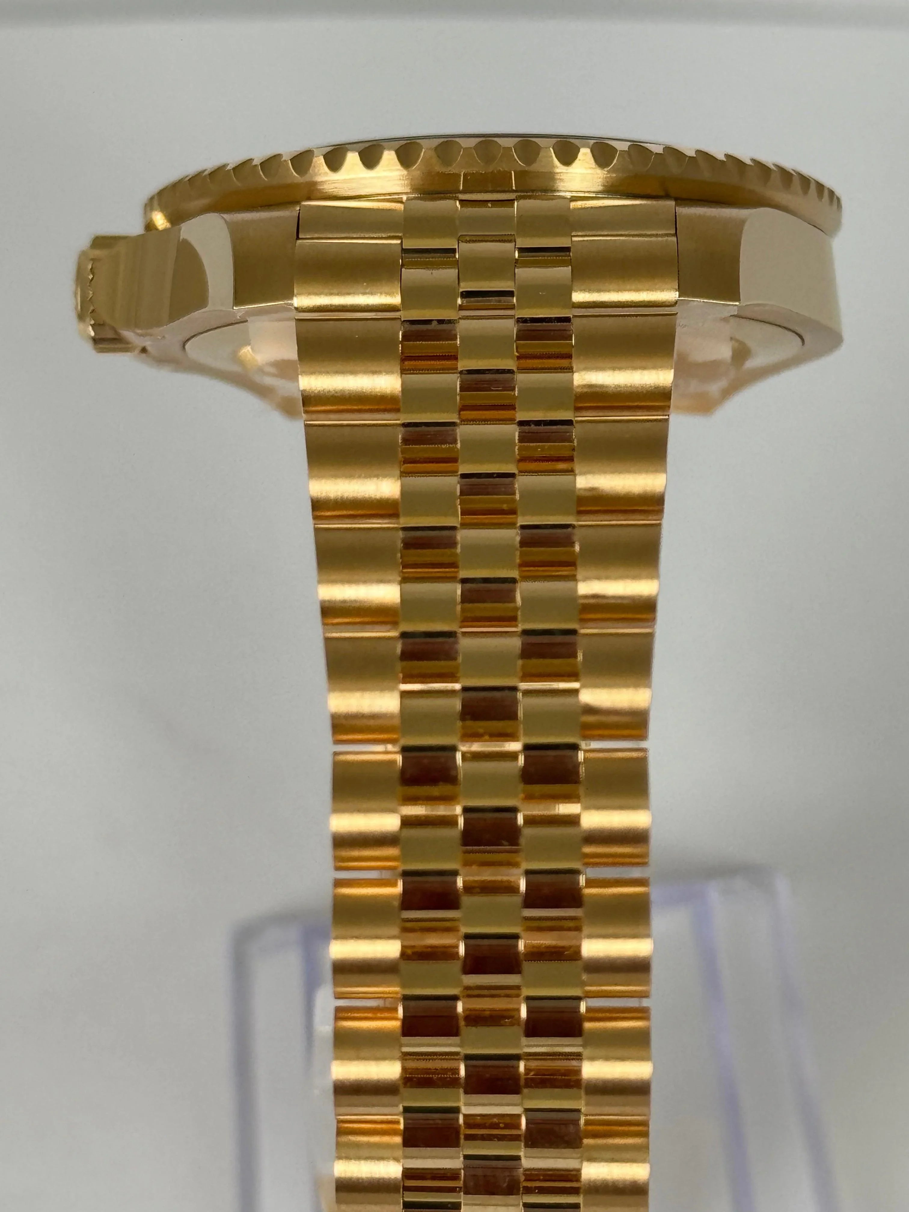 ROLEX GMT MASTER 2 YELLOW GOLD JUBILEE 126718GRNR