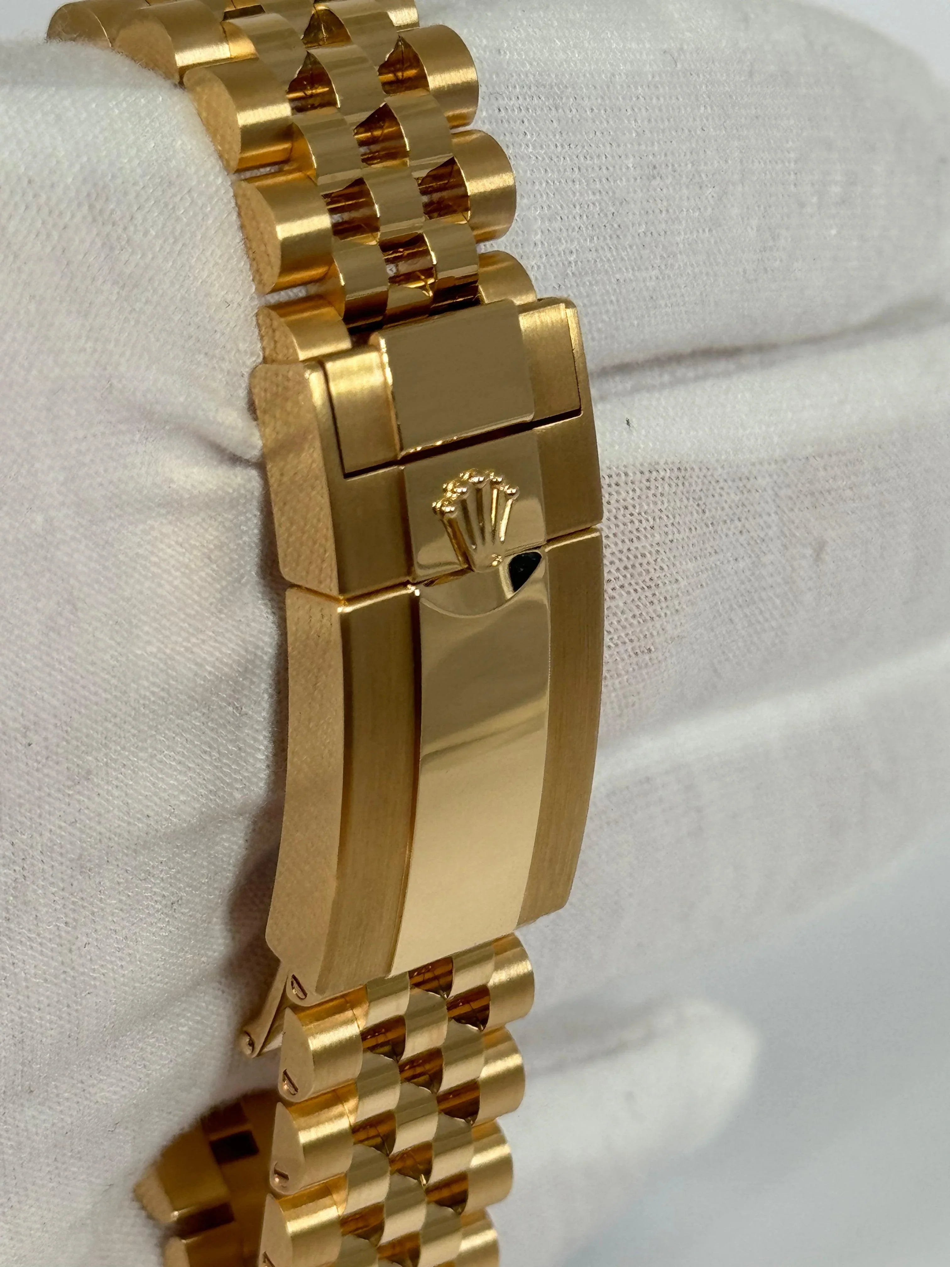 ROLEX GMT MASTER 2 YELLOW GOLD JUBILEE 126718GRNR