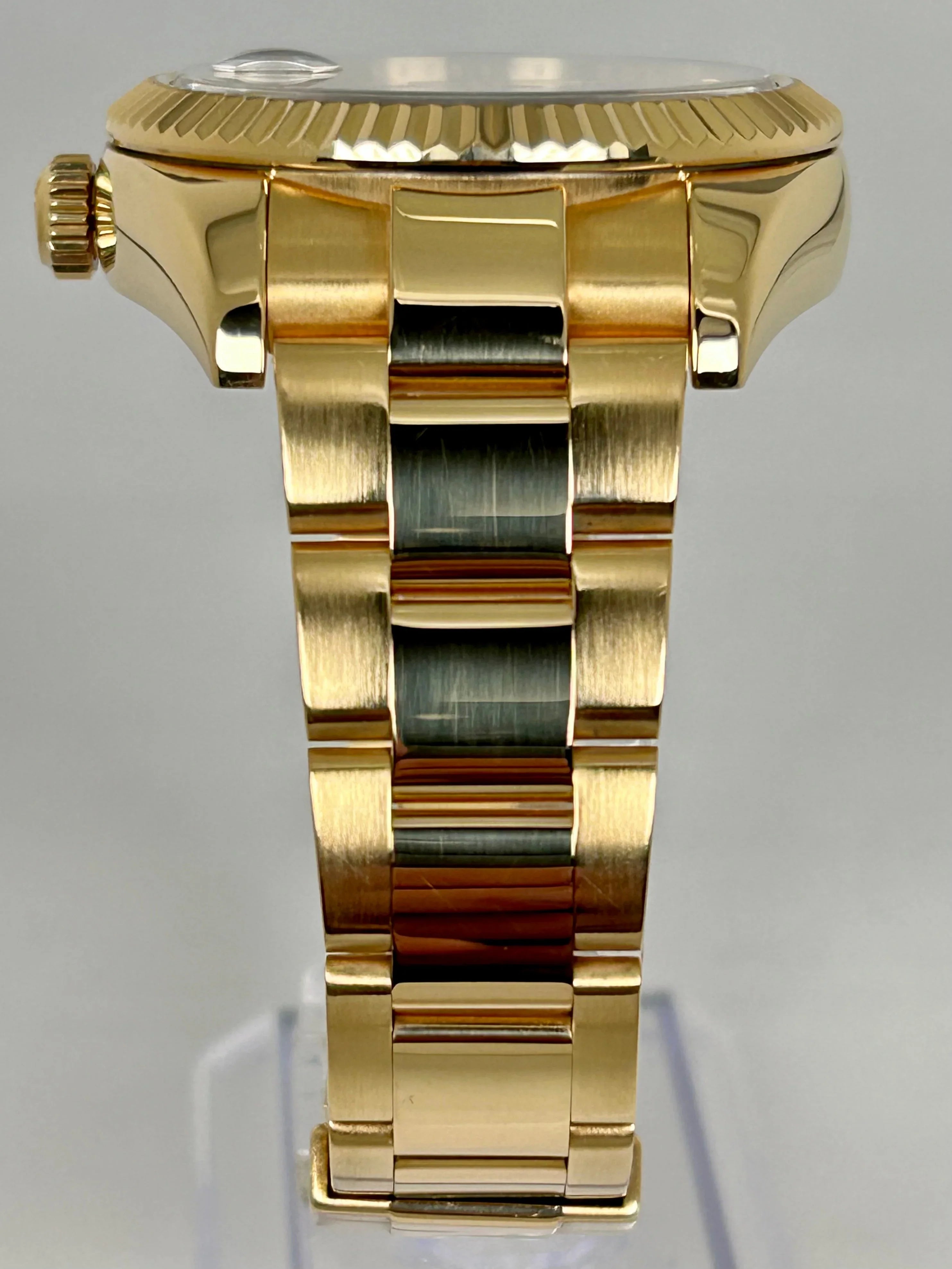 Rolex Sky-Dweller 326938 RARE Silver Dial