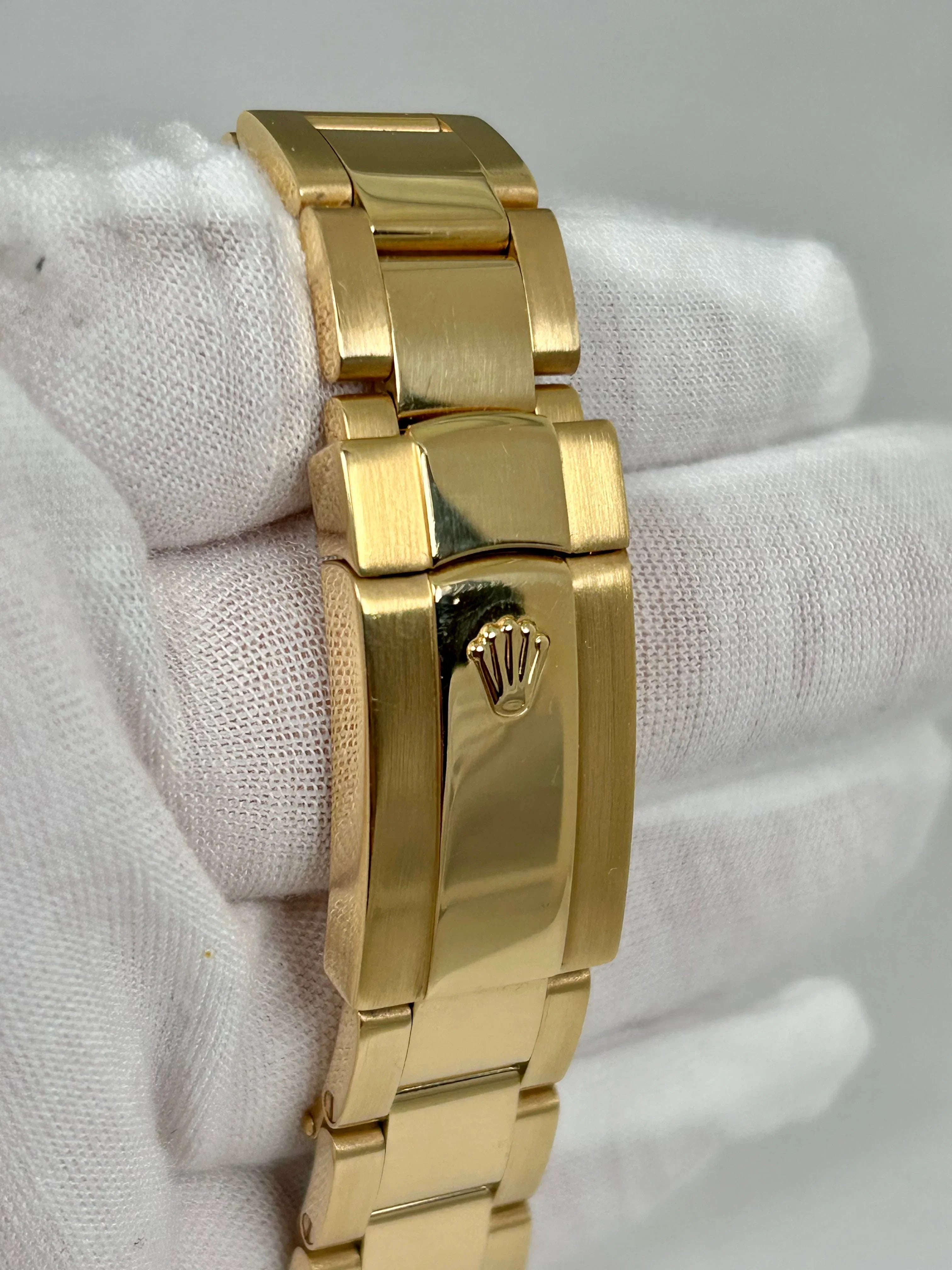 Rolex Sky-Dweller 326938 RARE Silver Dial