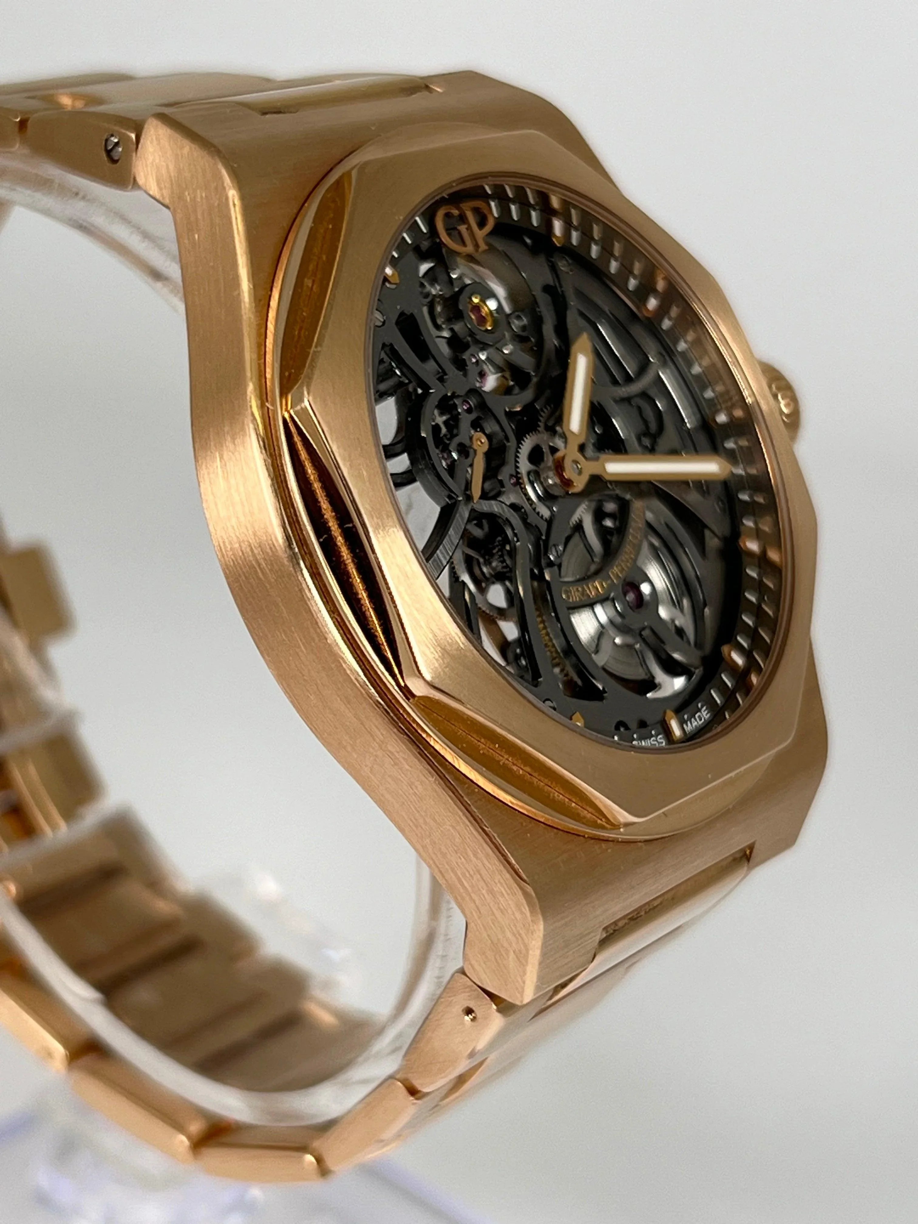 GIRARD PERREGAUX LAUREATO SKELETON 42MM ROSE GOLD 81015-52-002-52A