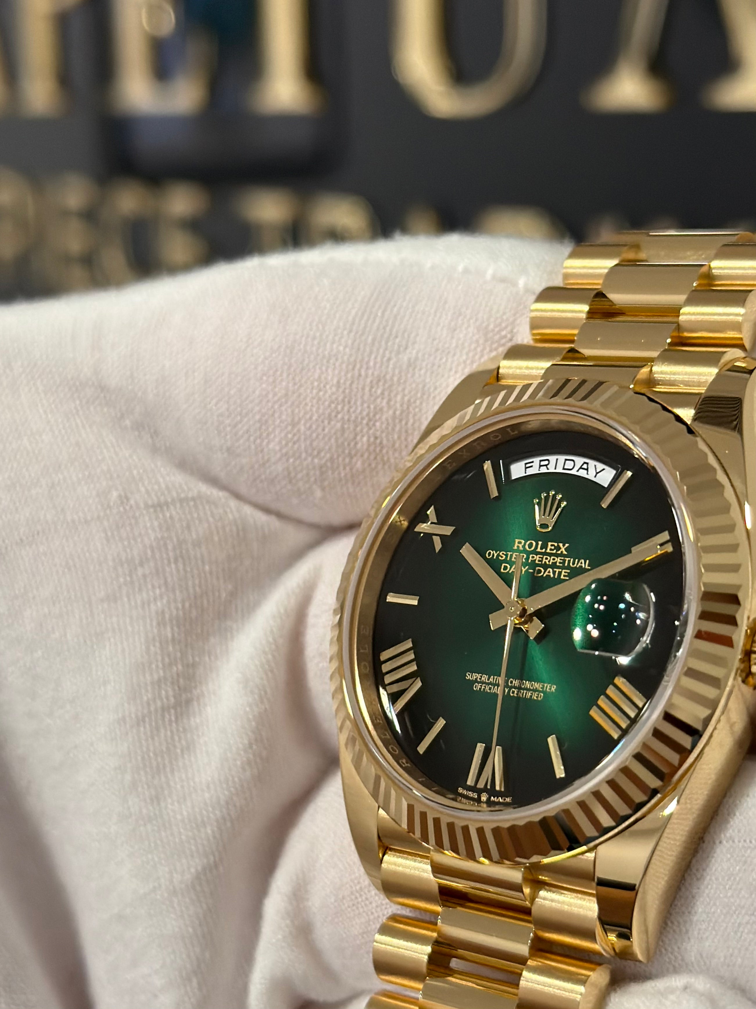 ROLEX DAY-DATE 40 GREEN OMBRE 228238