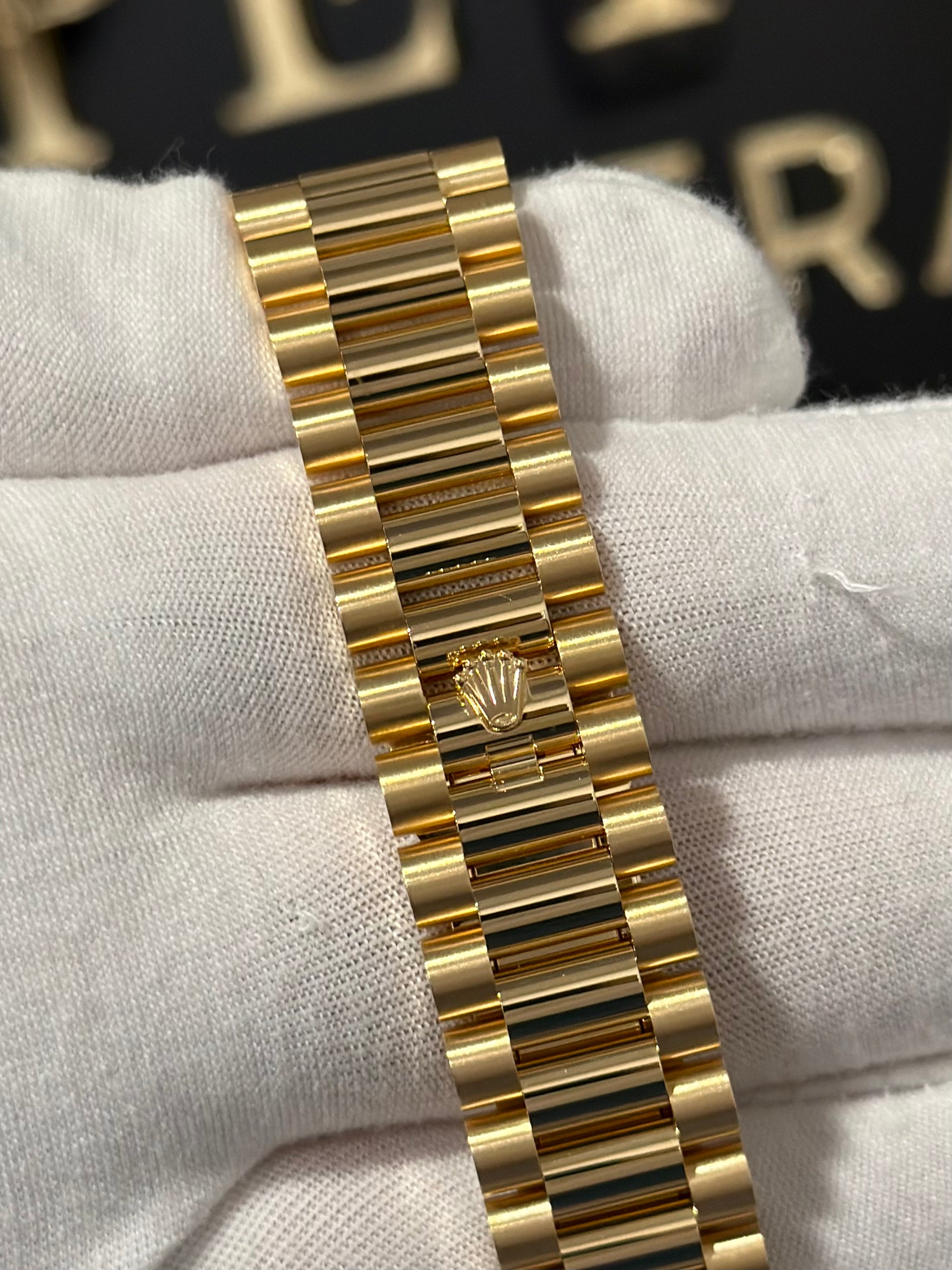 ROLEX DAY-DATE 40 GREEN OMBRE 228238