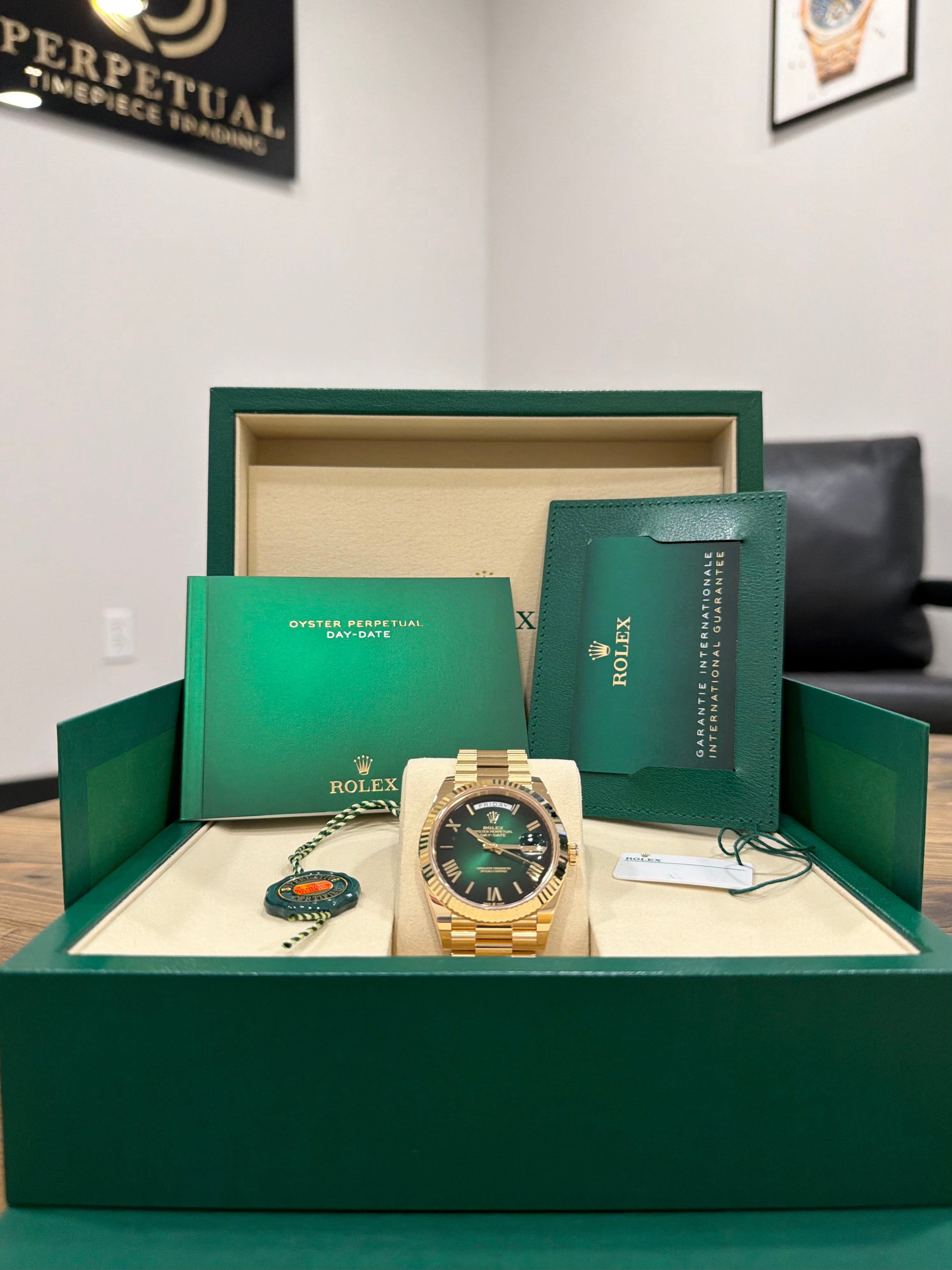 ROLEX DAY-DATE 40 GREEN OMBRE 228238