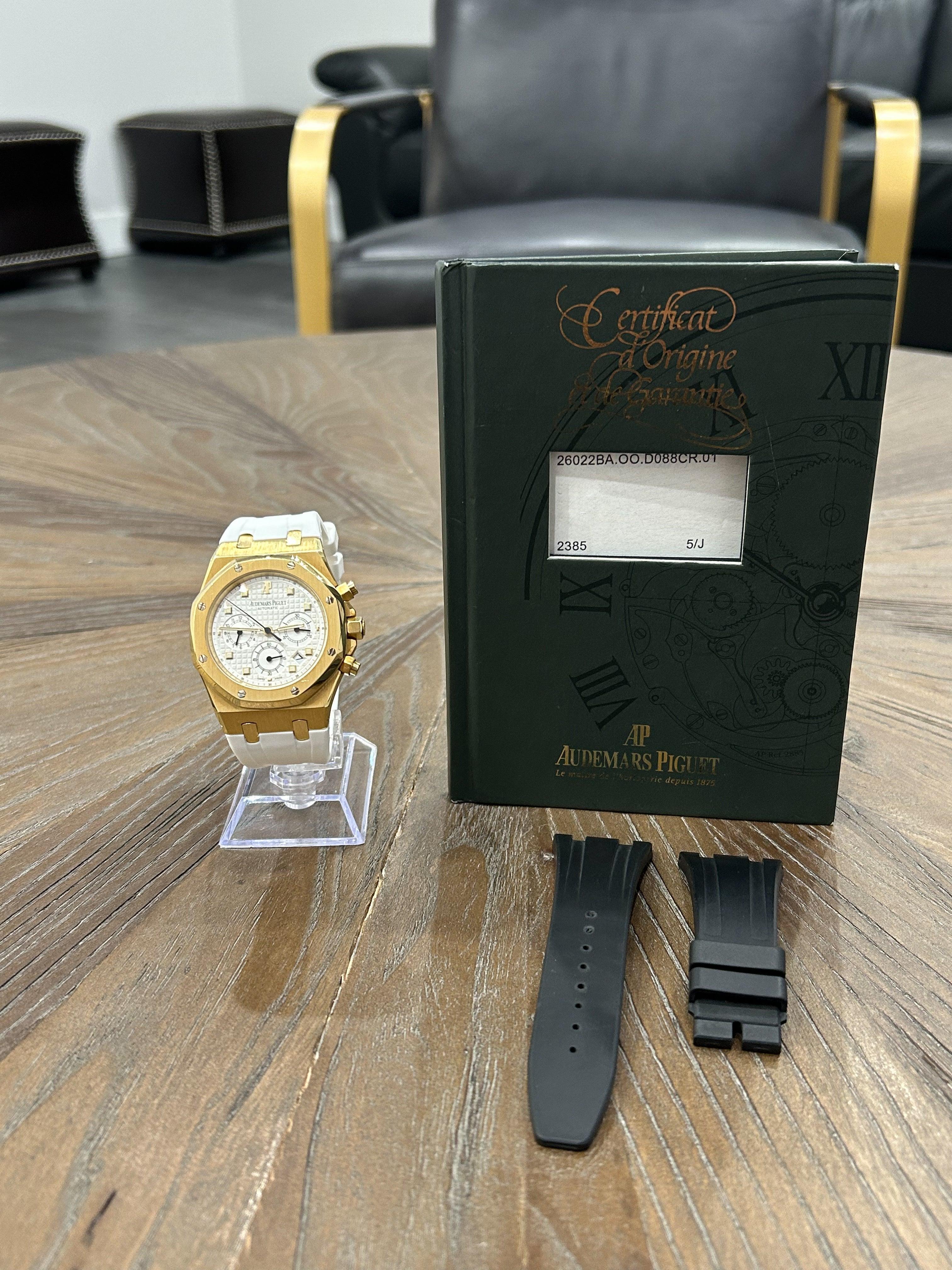 AUDEMARS PIGUET ROYAL OAK CHRONOGRAPH WHITE DIAL YELLOW GOLD 26022BA