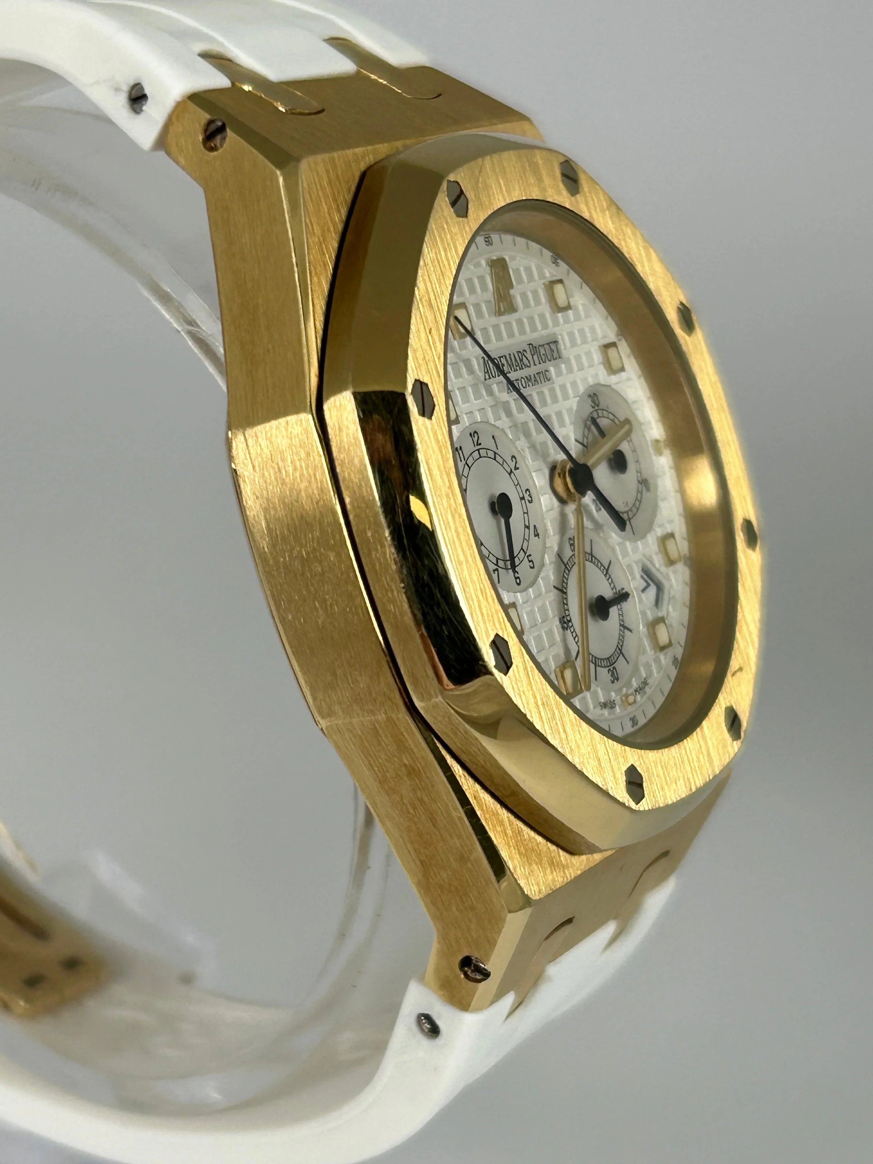 AUDEMARS PIGUET ROYAL OAK CHRONOGRAPH WHITE DIAL YELLOW GOLD 26022BA