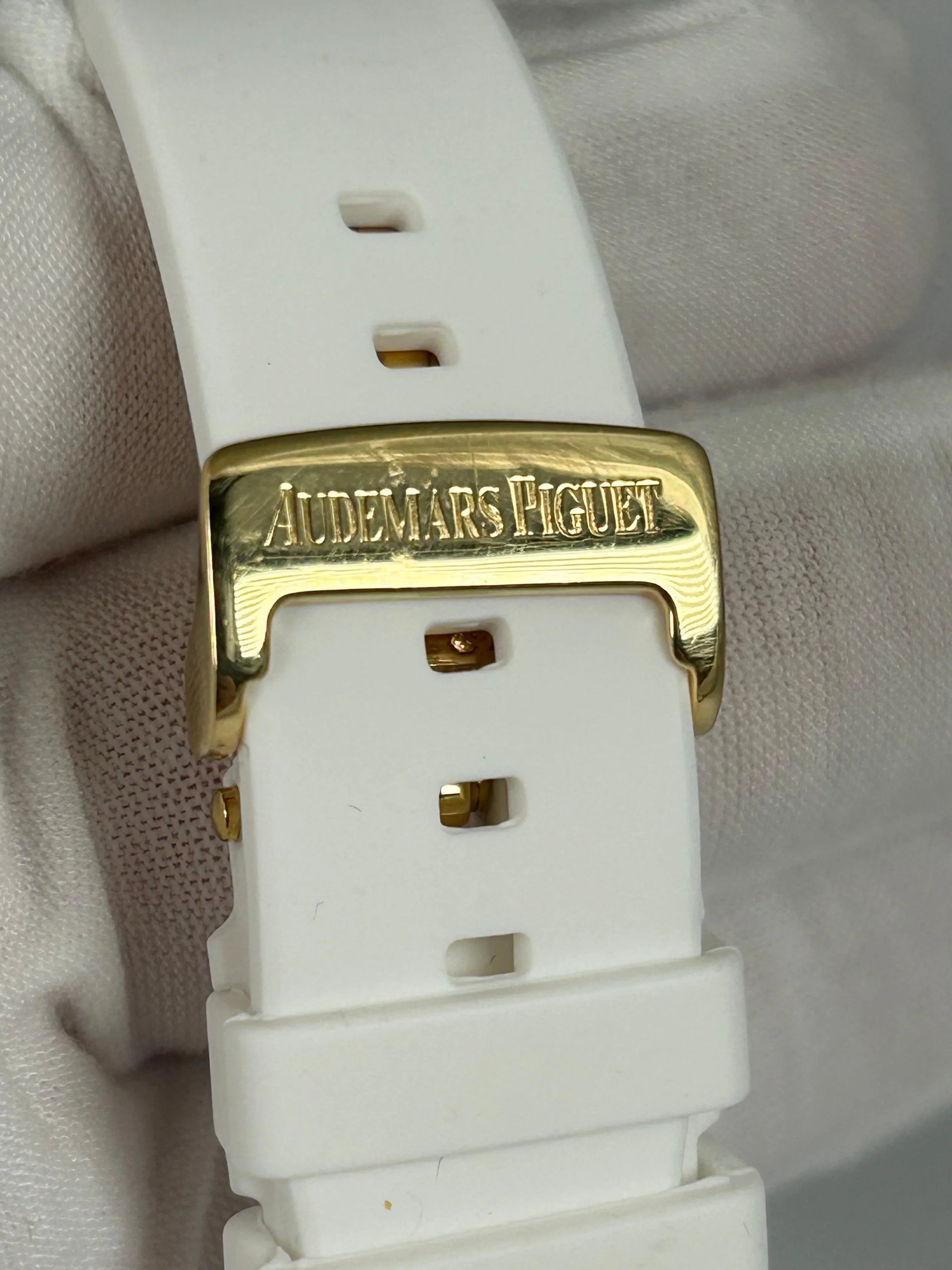 AUDEMARS PIGUET ROYAL OAK CHRONOGRAPH WHITE DIAL YELLOW GOLD 26022BA