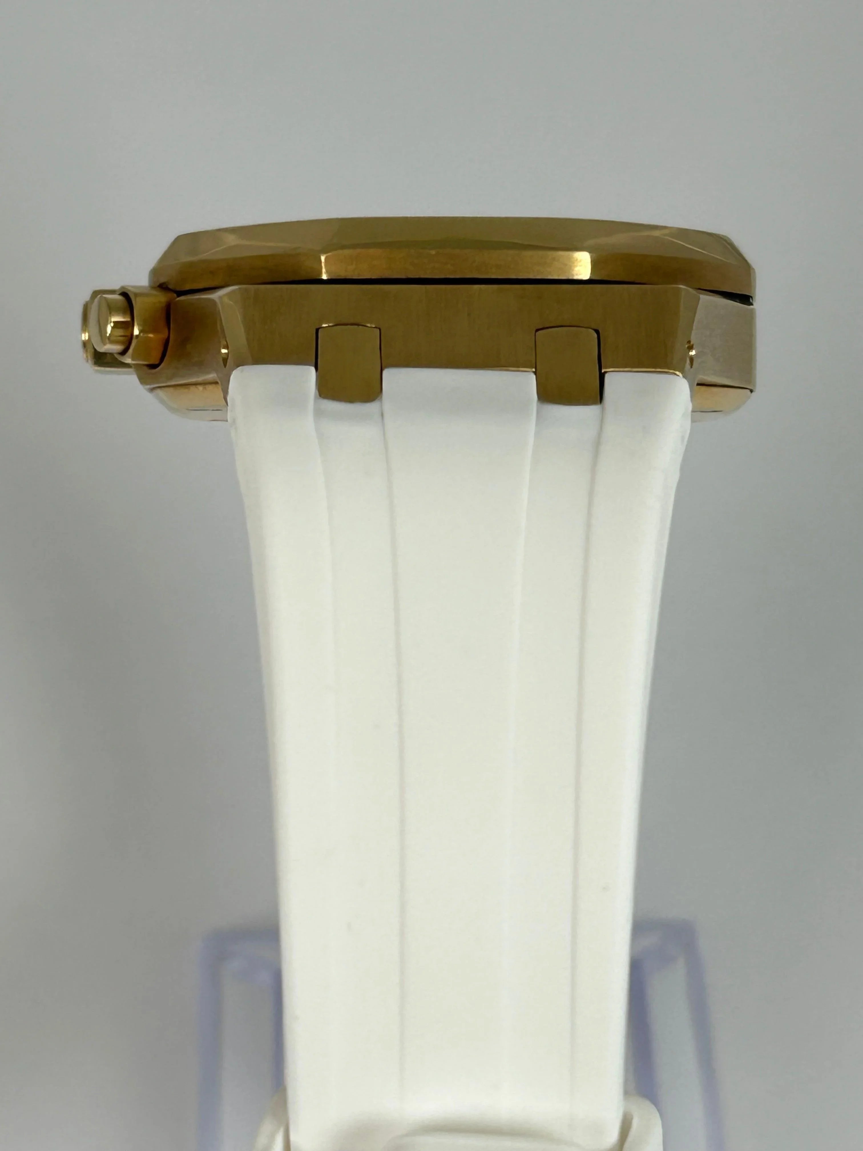 AUDEMARS PIGUET ROYAL OAK CHRONOGRAPH WHITE DIAL YELLOW GOLD 26022BA