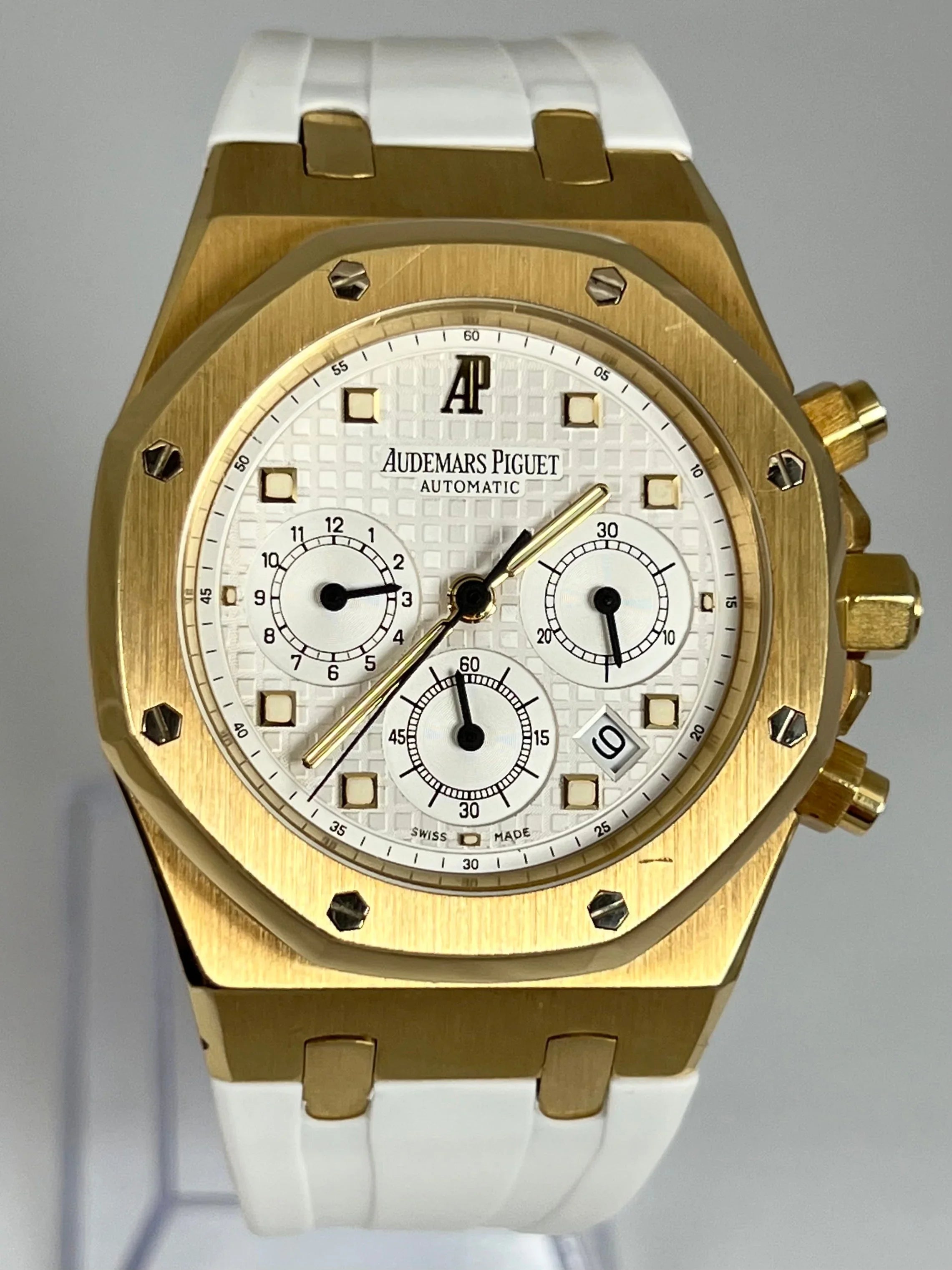 AUDEMARS PIGUET ROYAL OAK CHRONOGRAPH WHITE DIAL YELLOW GOLD 26022BA