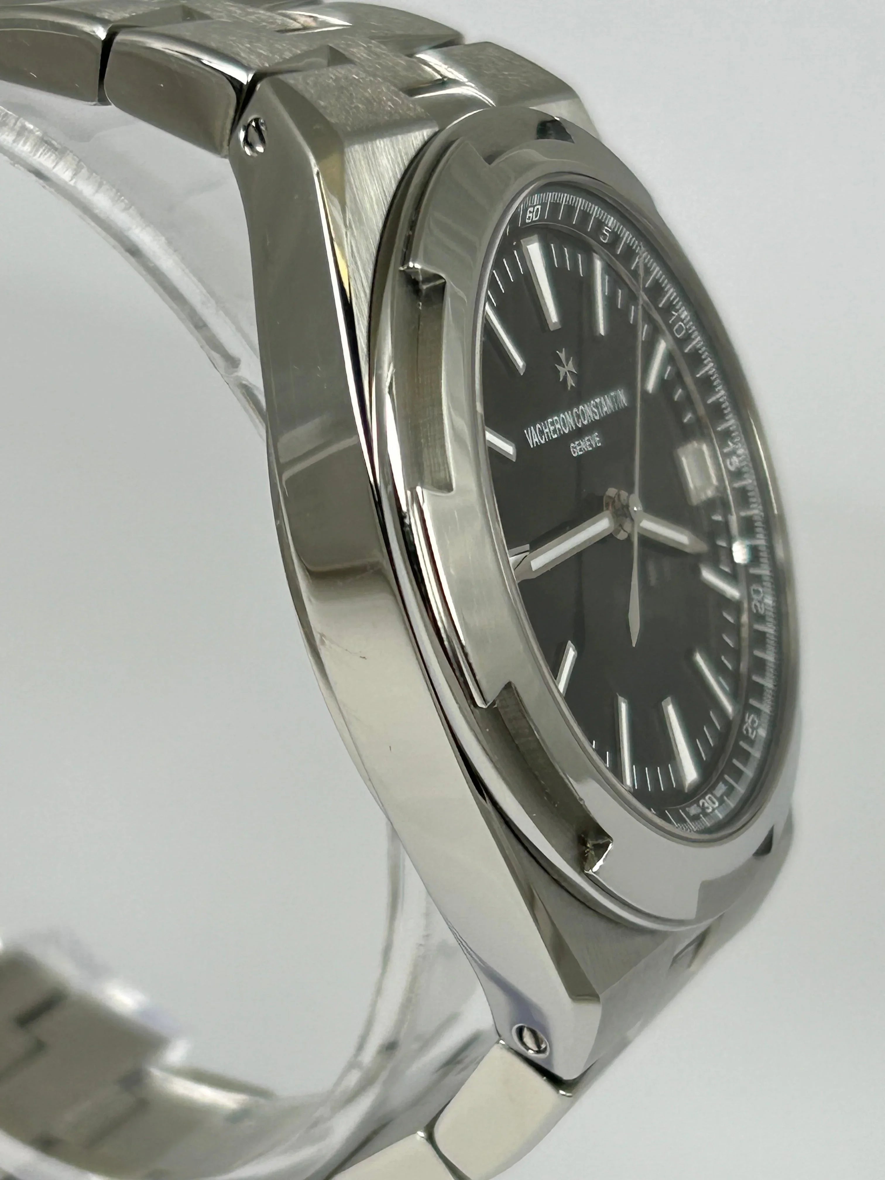 Vacheron Constantin Overseas Black Dial 4500V/110A-B483 41 MM STEEL