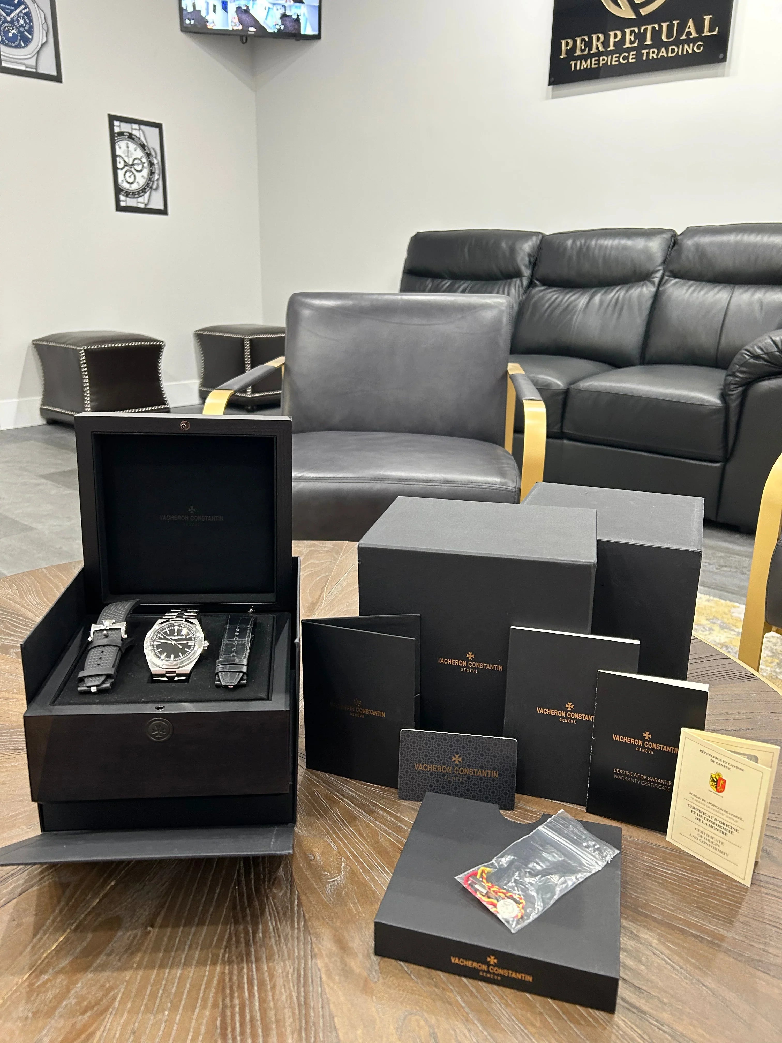 Vacheron Constantin Overseas Black Dial 4500V/110A-B483 41 MM STEEL