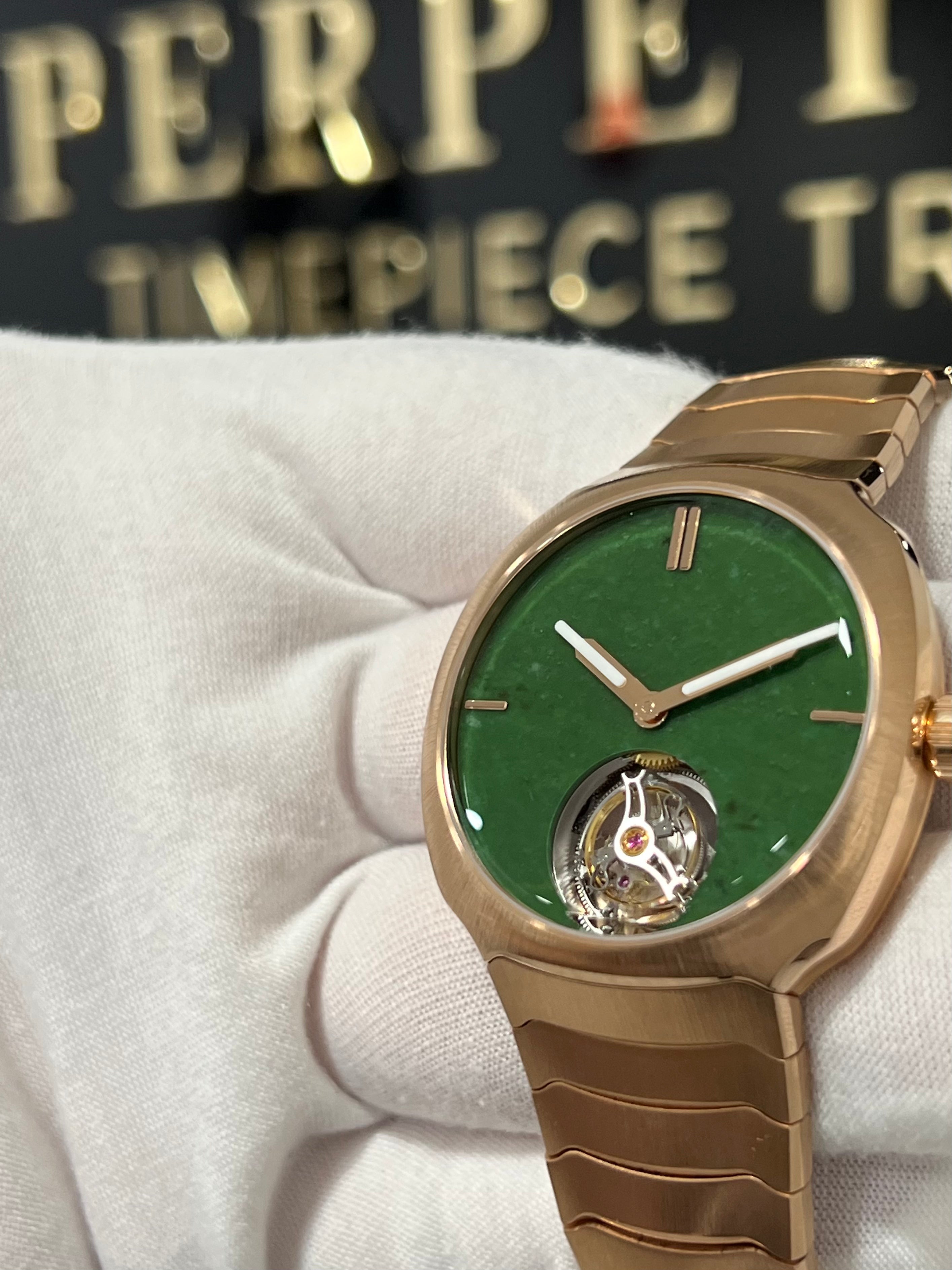 H.MOSER & CIE STREAMLINER TOURBILLON WYOMING JADE 6804-0406