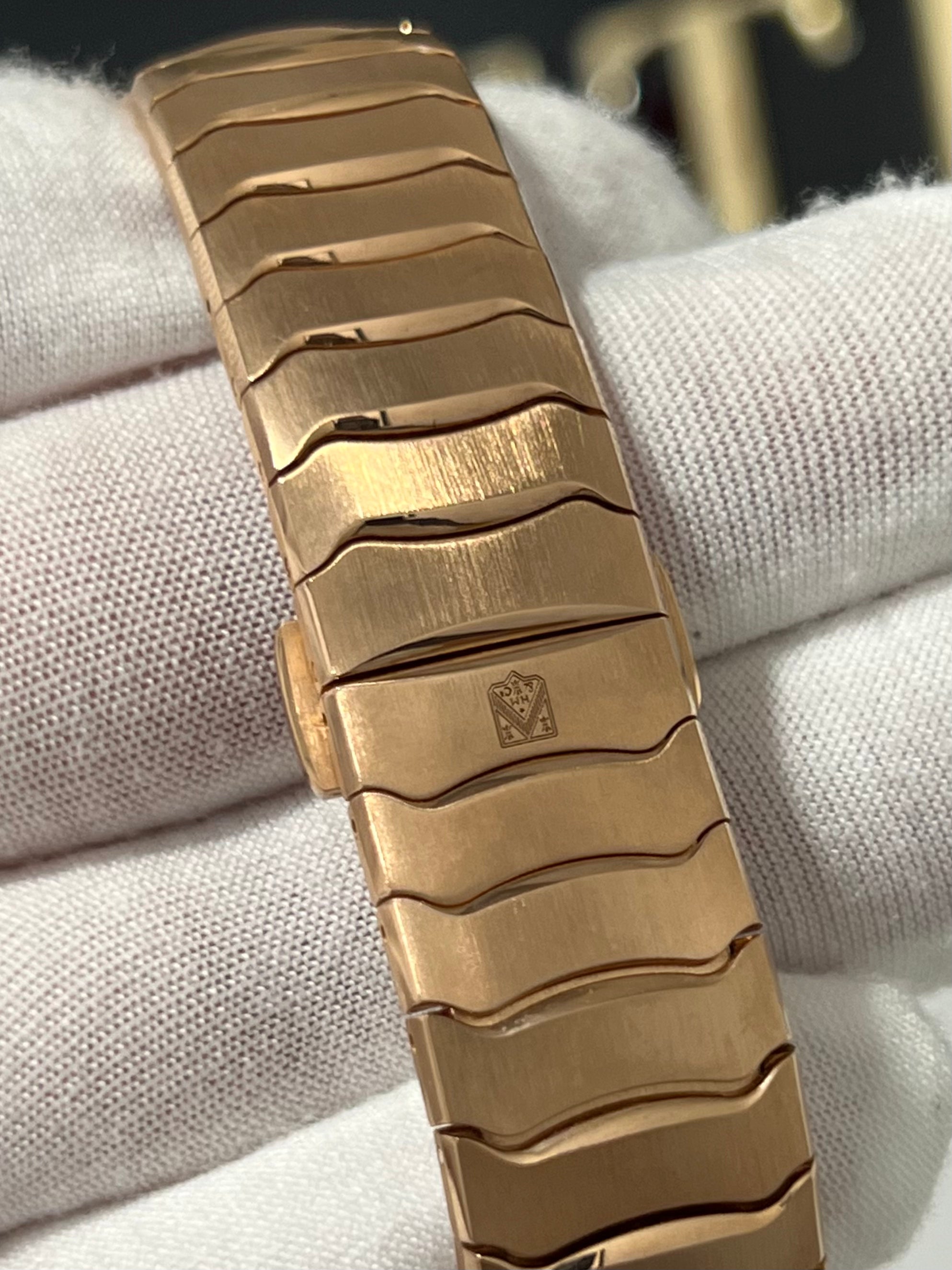 H.MOSER & CIE STREAMLINER TOURBILLON WYOMING JADE 6804-0406