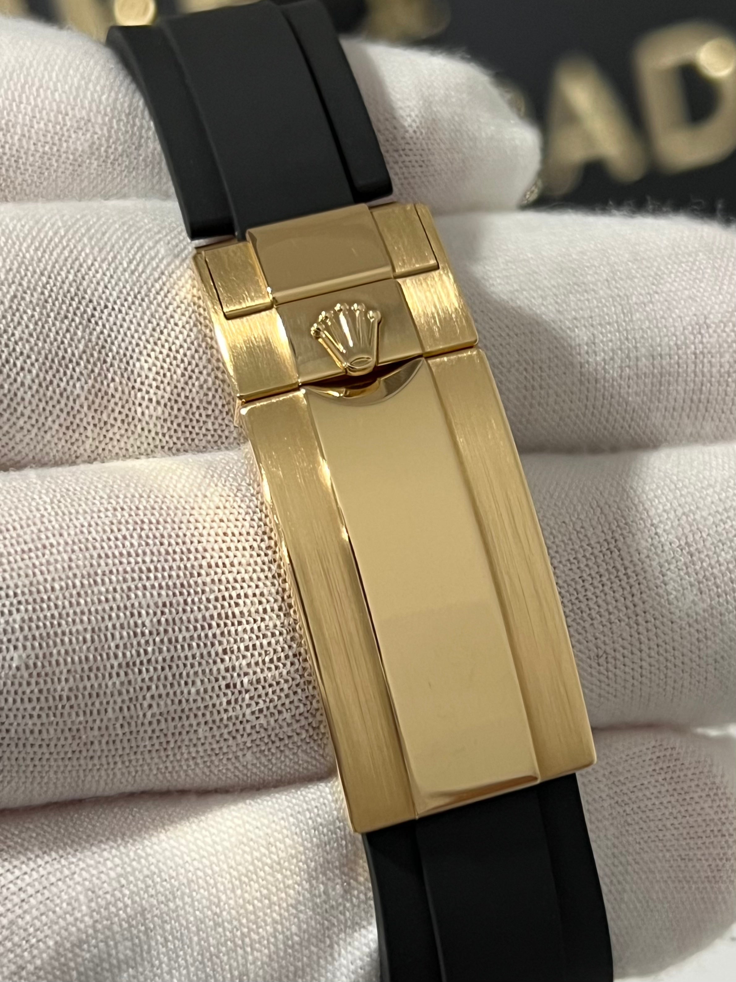 ROLEX YACHT MASTER YELLOW GOLD OYSTERFLEX 226658