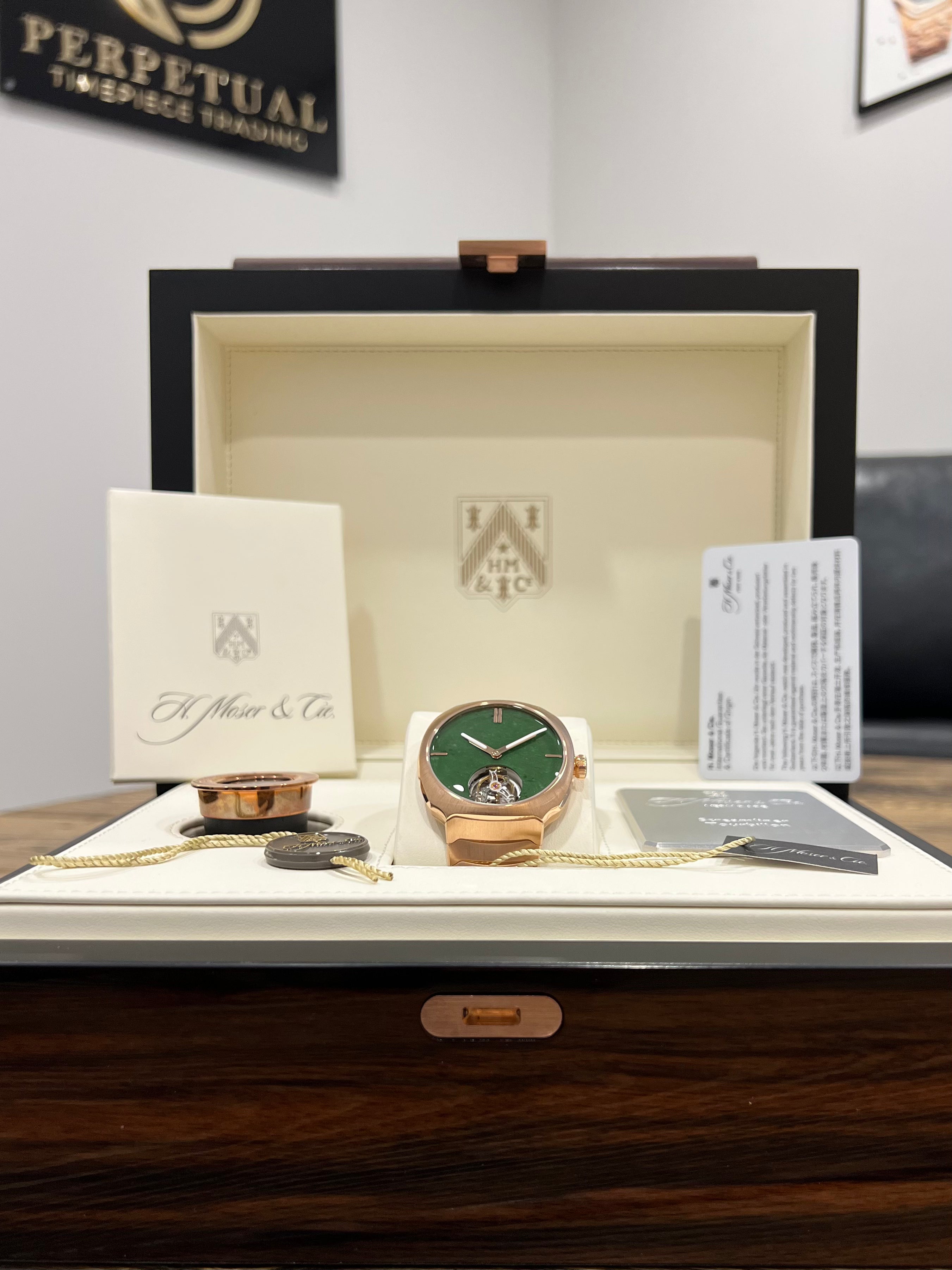 H.MOSER & CIE STREAMLINER TOURBILLON WYOMING JADE 6804-0406