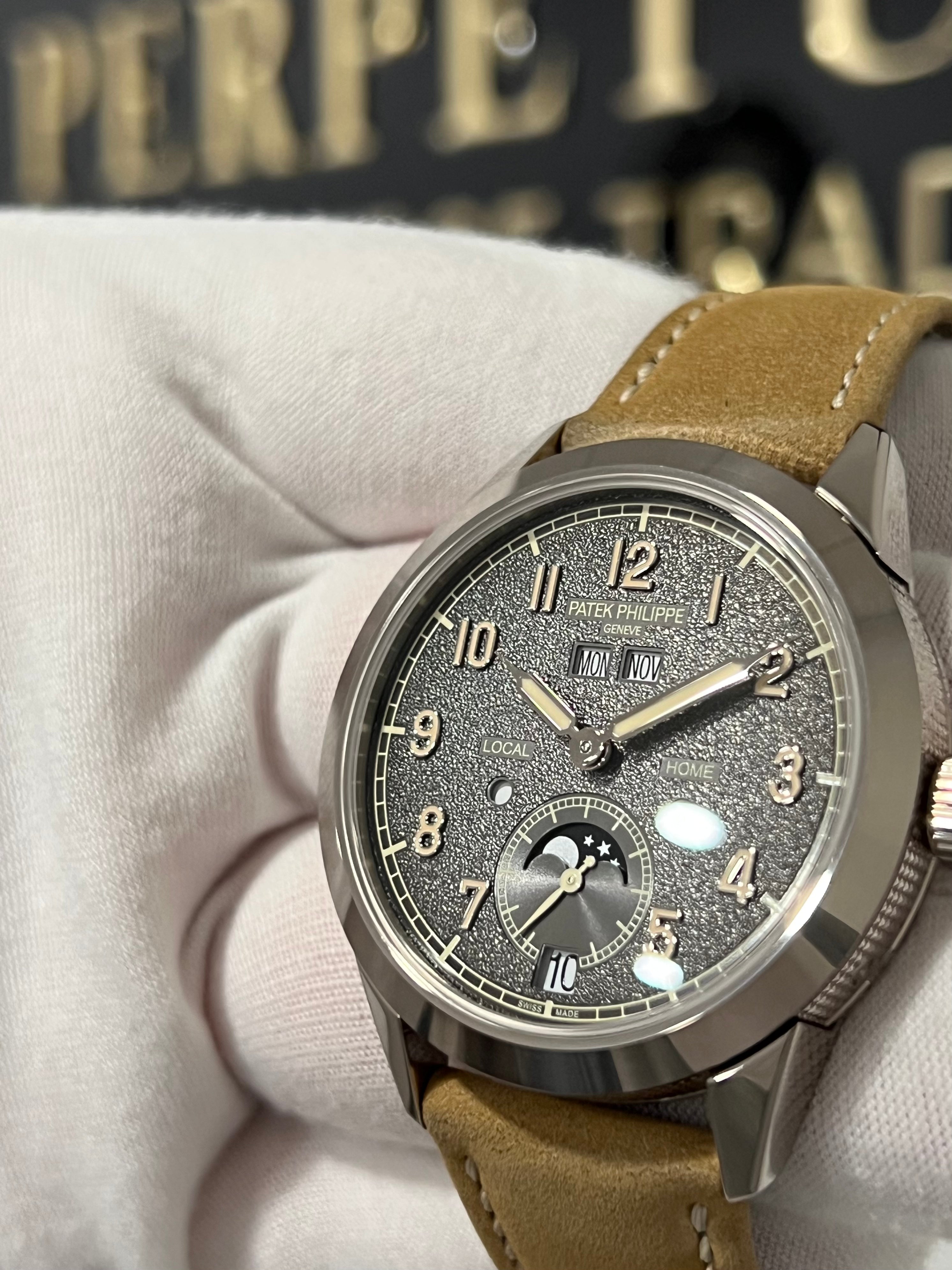 PATEK PHILIPPE CALATRAVA ANNUAL CALENDAR TRAVEL TIME 5326G