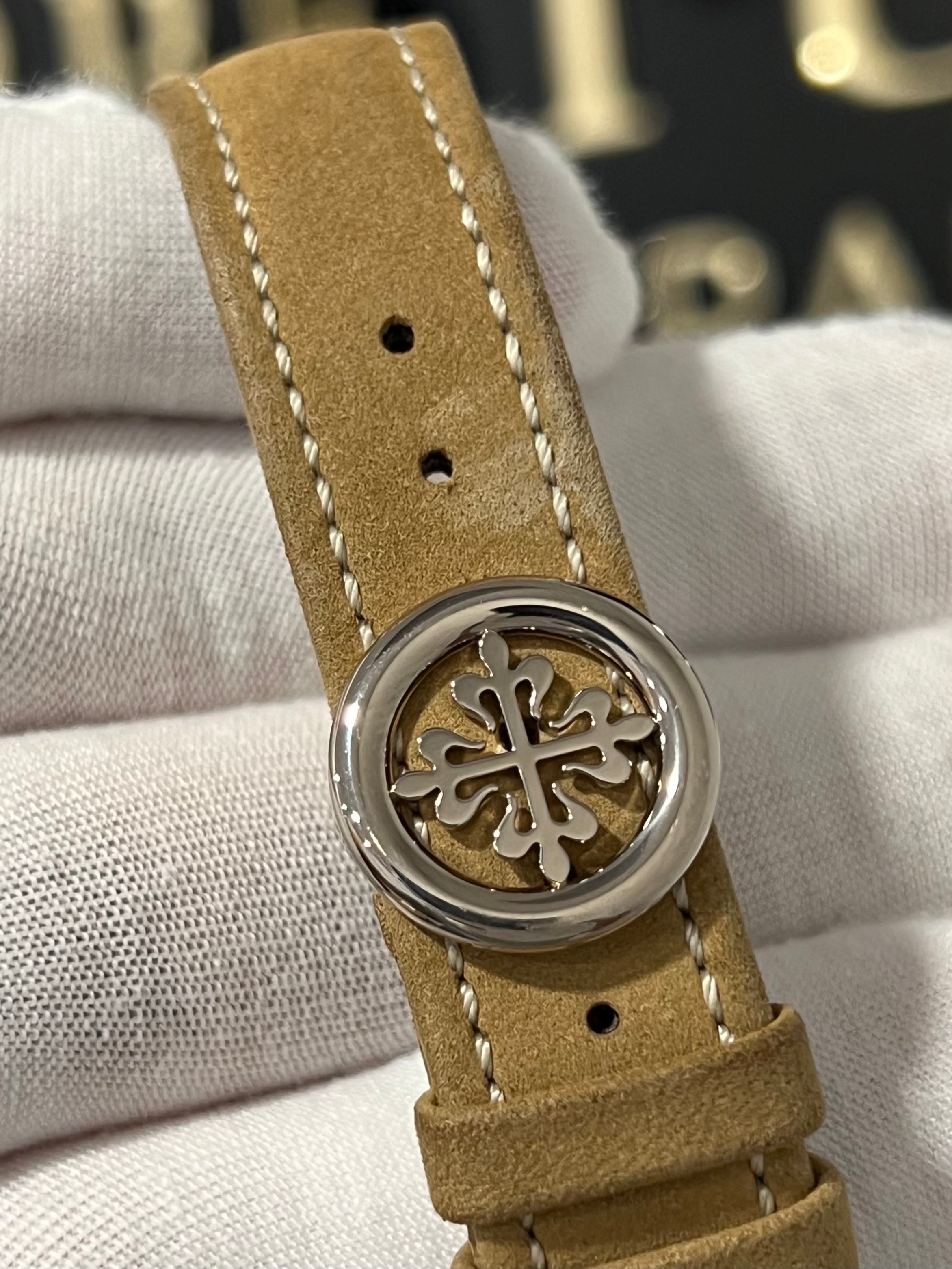 PATEK PHILIPPE CALATRAVA ANNUAL CALENDAR TRAVEL TIME 5326G