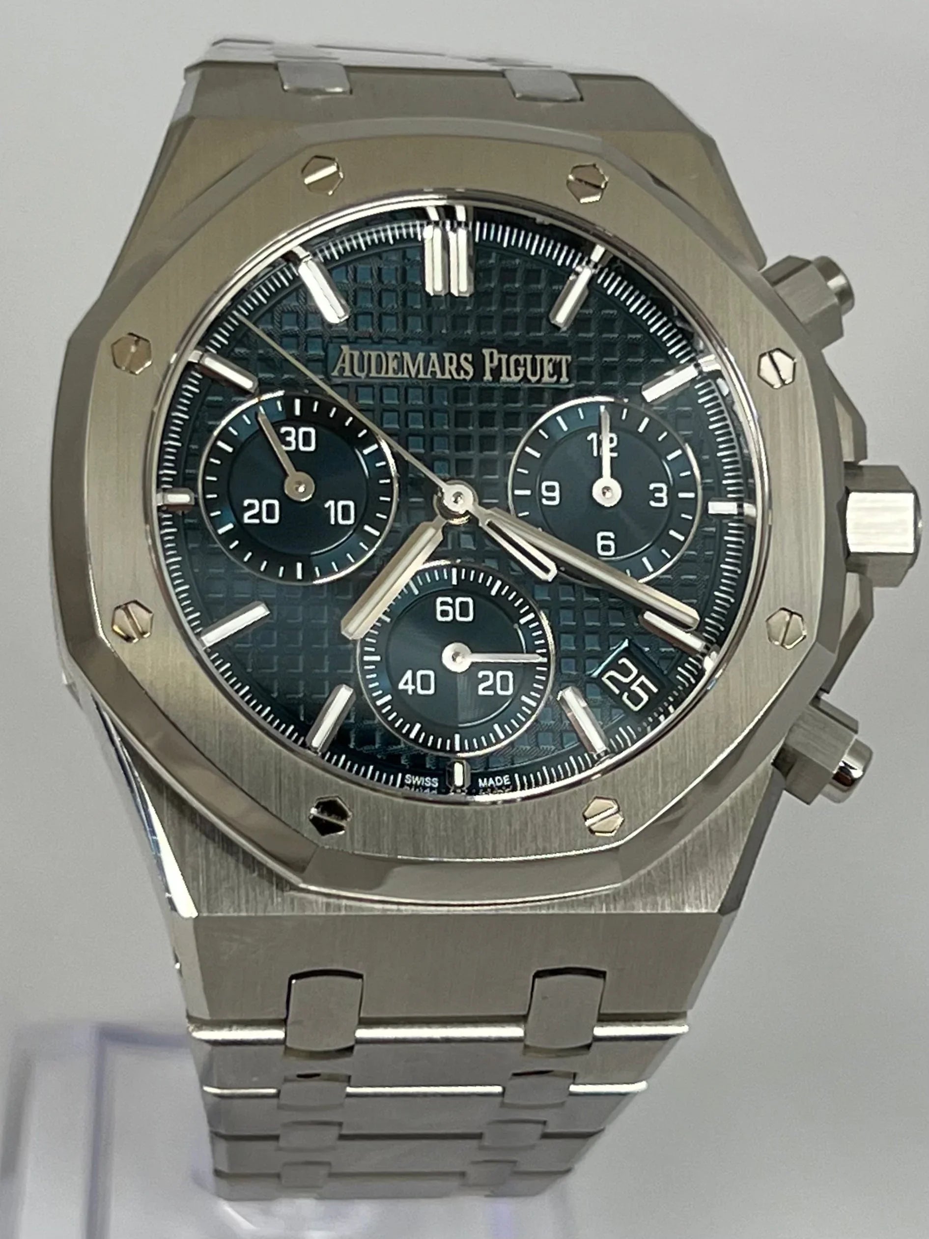 AUDEMARS PIGUET 50TH ANNIVERSARY ROYAL OAK CHRONO BLUE 26240ST