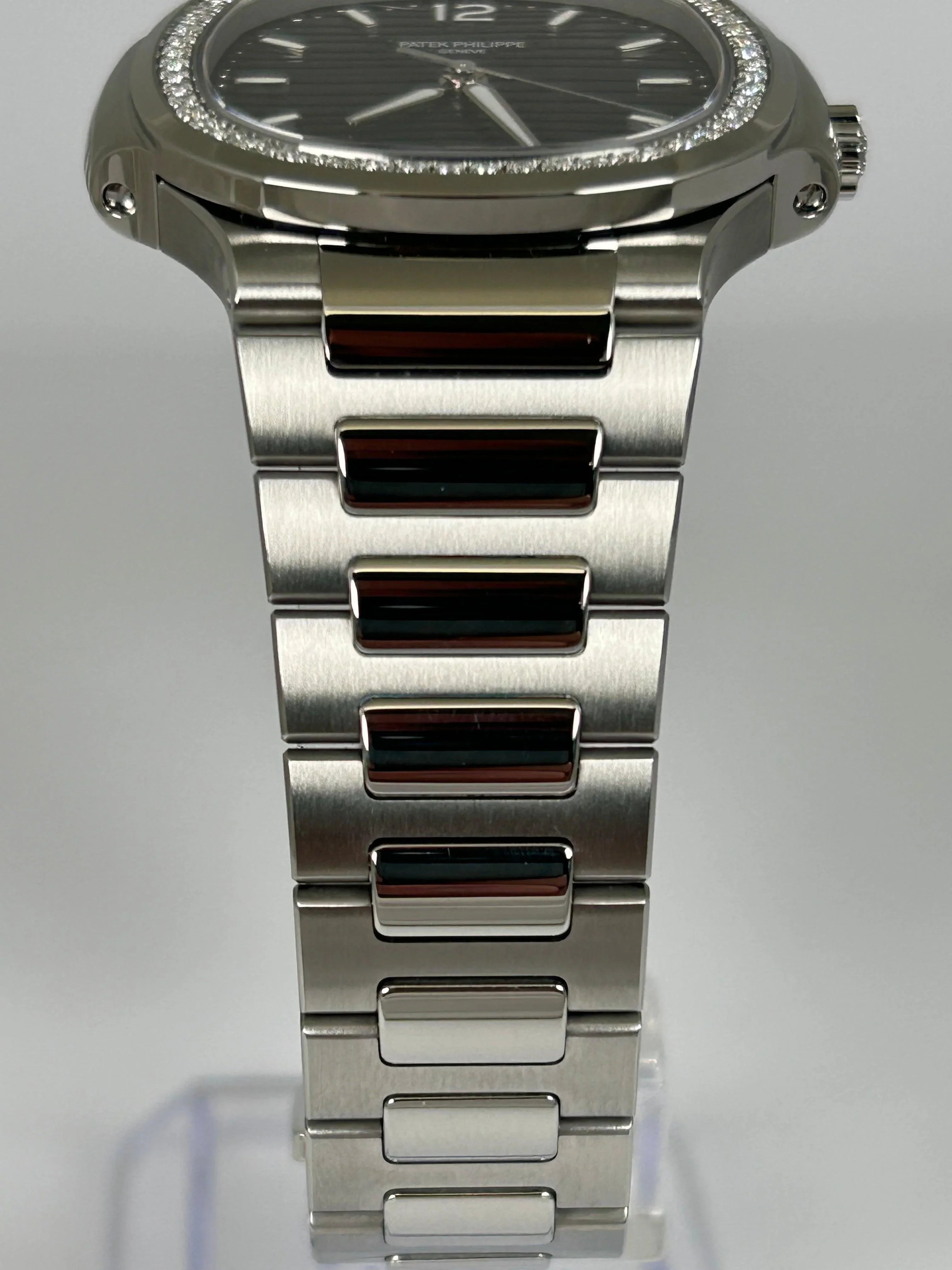 PATEK PHILIPPE NAUTILUS BLUE LADIES DIAMOND BEZEL 7118/1200A-001