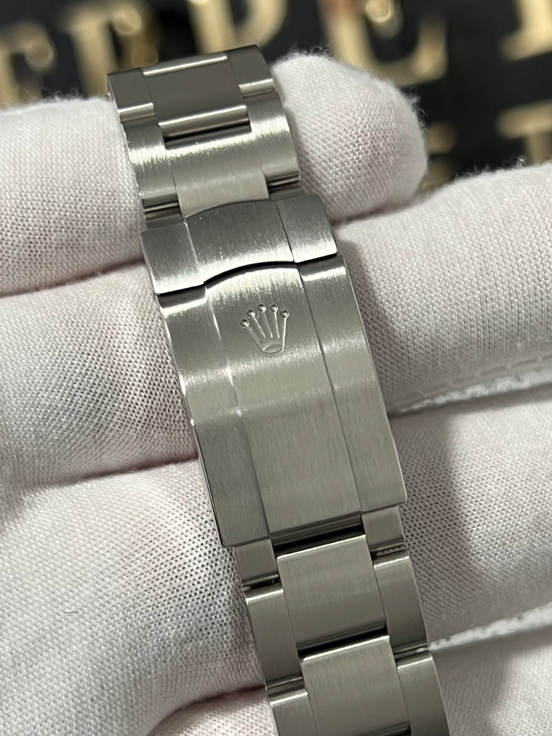 ROLEX OYSTER PERPETUAL 41MM MED BLUE 134300