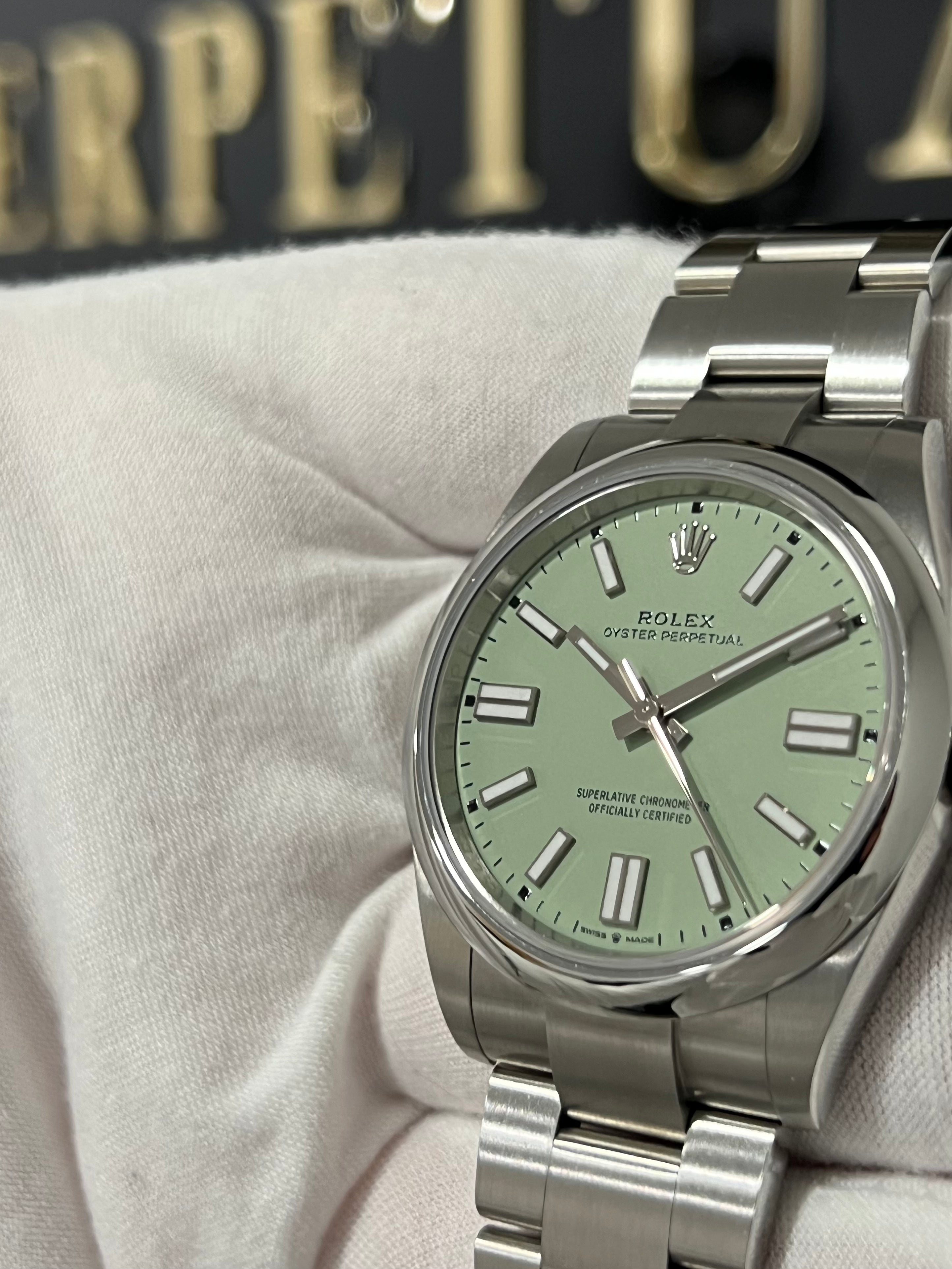 ROLEX OYSTER PERPETUAL 41MM PISTACHIO 134300