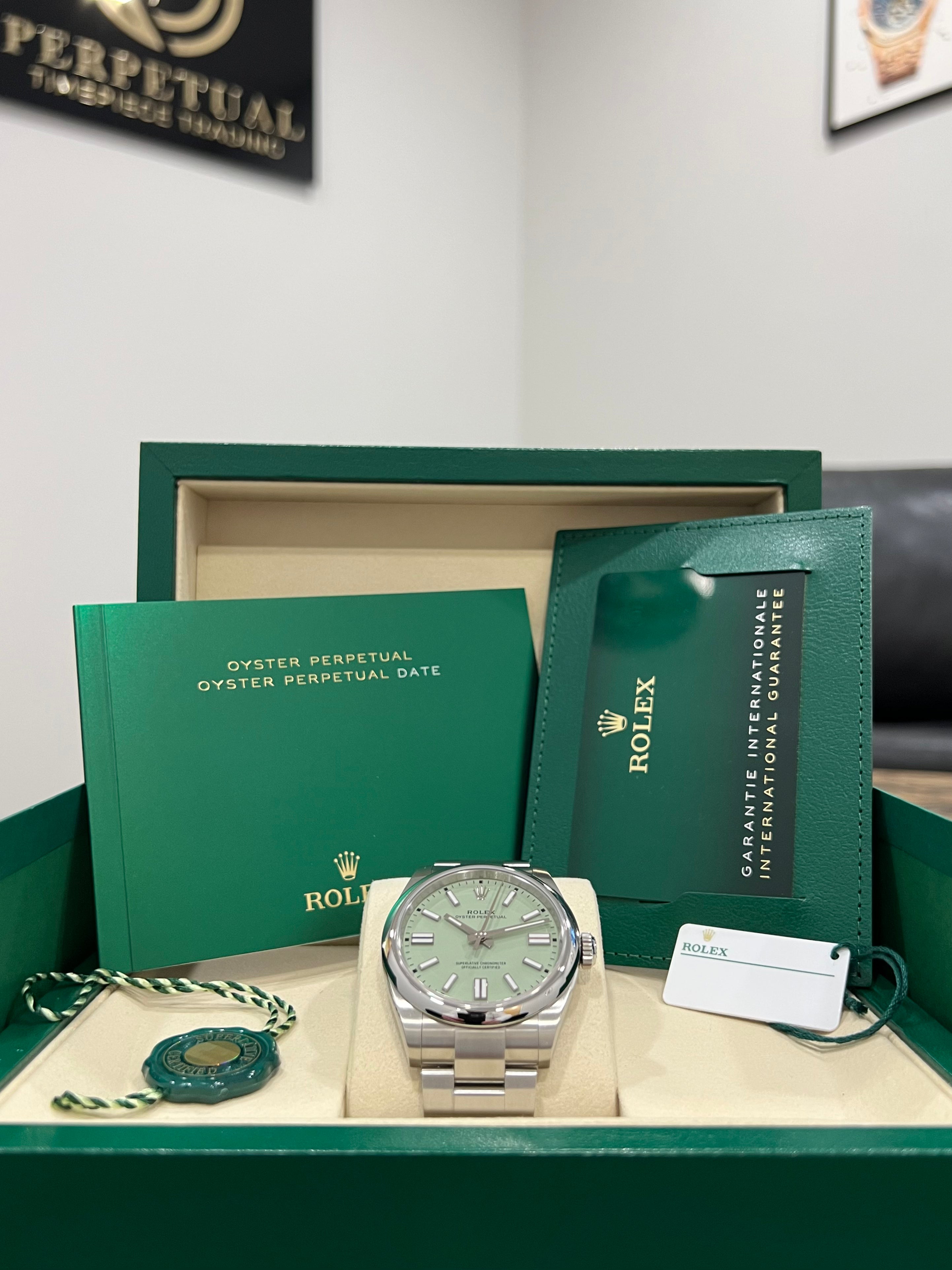 ROLEX OYSTER PERPETUAL 41MM PISTACHIO 134300