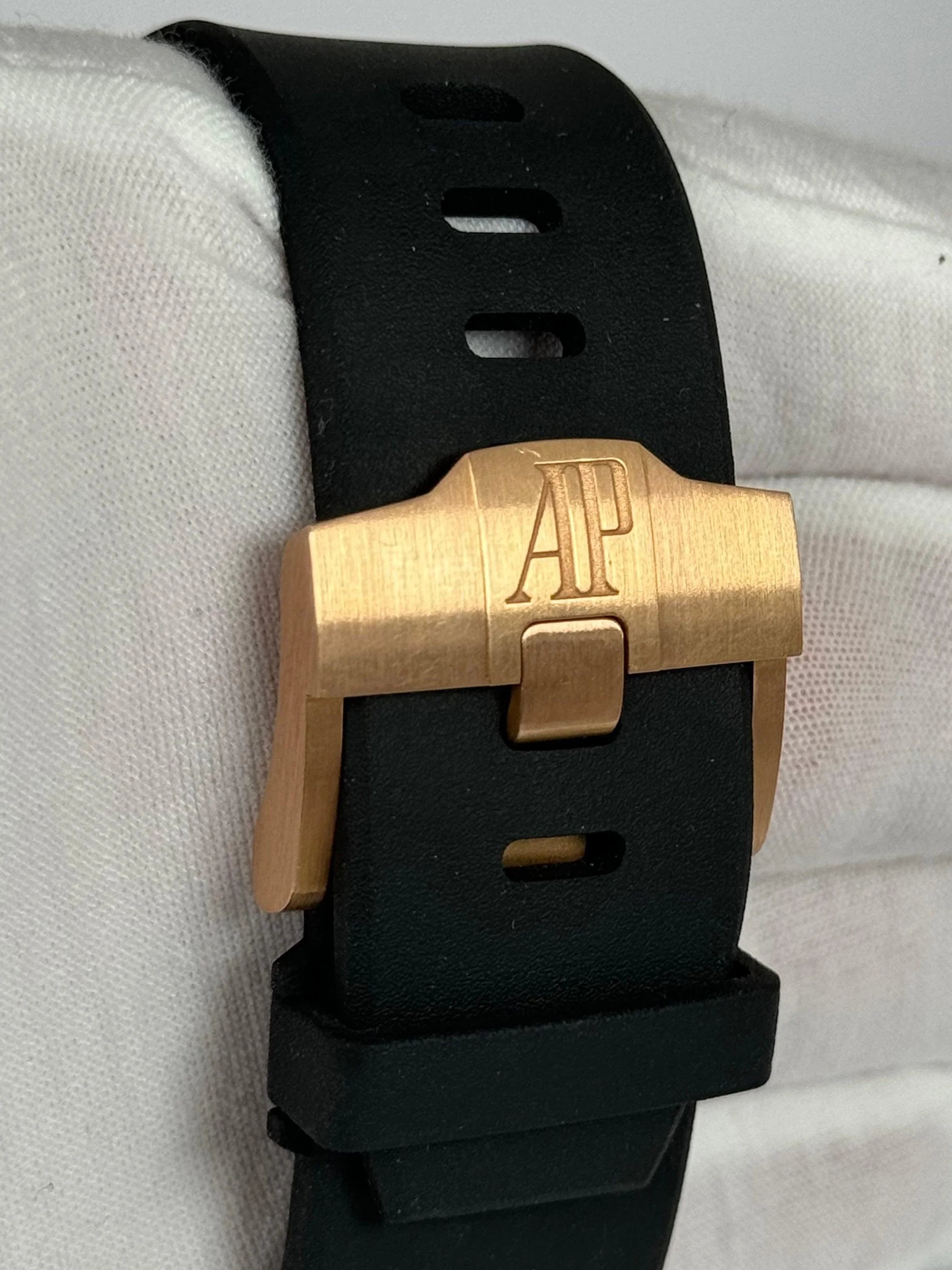 AUDEMARS PIGUET ROYAL OAK OFFSHORE 44MM ROSE GOLD BLACK DIAL 26401RO