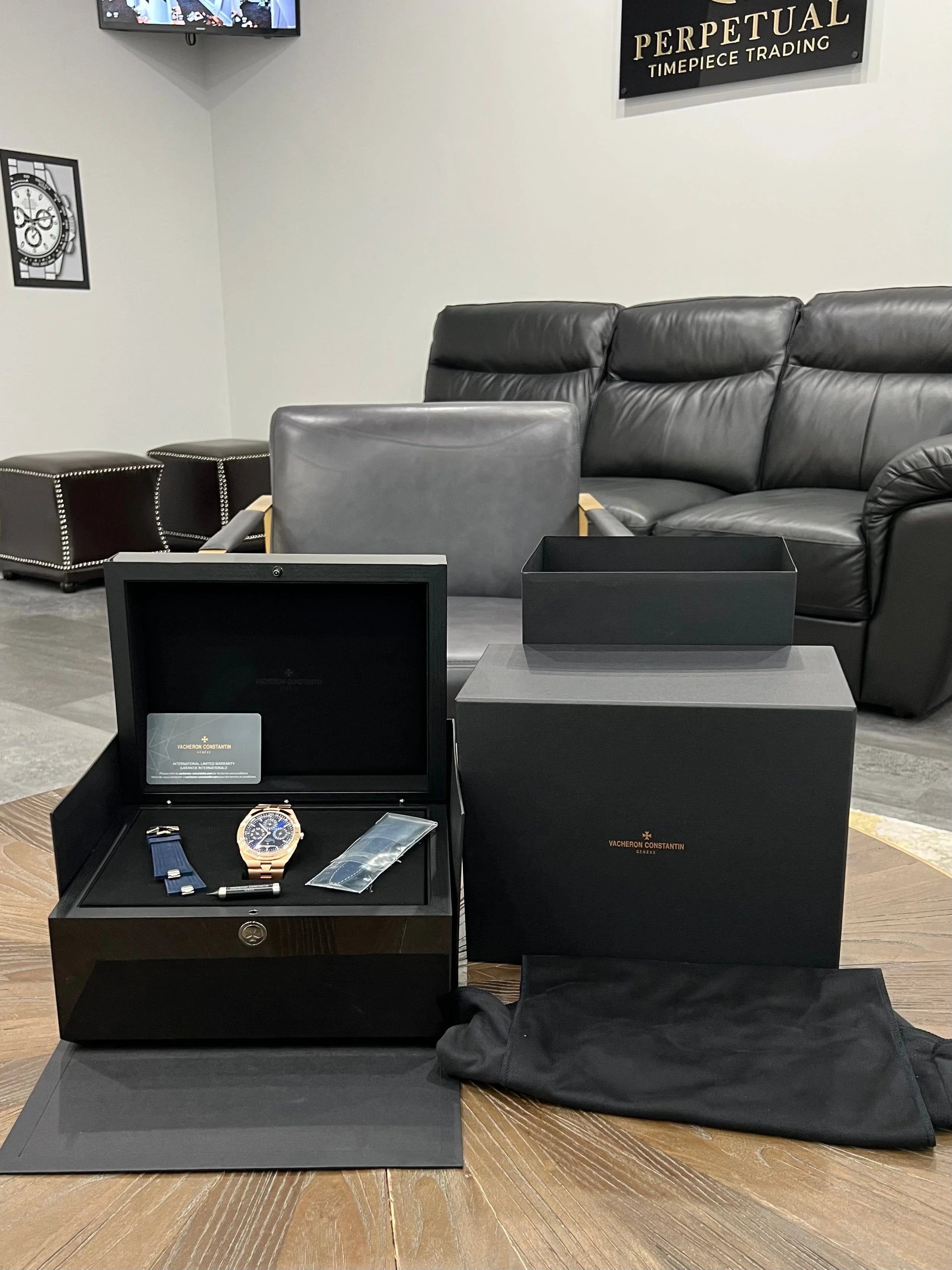 VACHERON CONSTANTIN PERPETUAL CALENDAR ULTRA-THIN 4300V/220R-B509