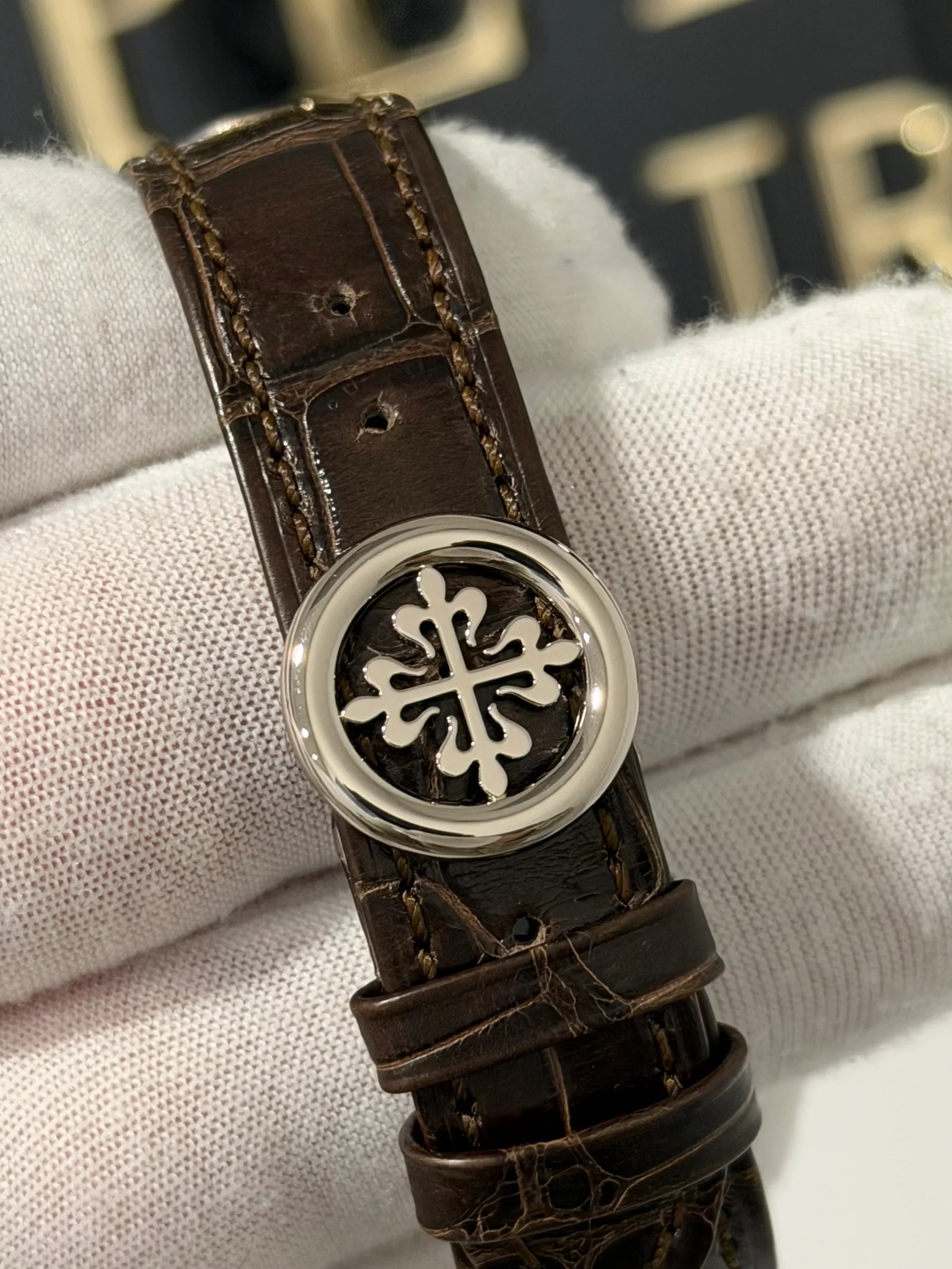PATEK PHILIPPE PERPETUAL CALENDAR SALMON DIAL 40MM 5320G-011