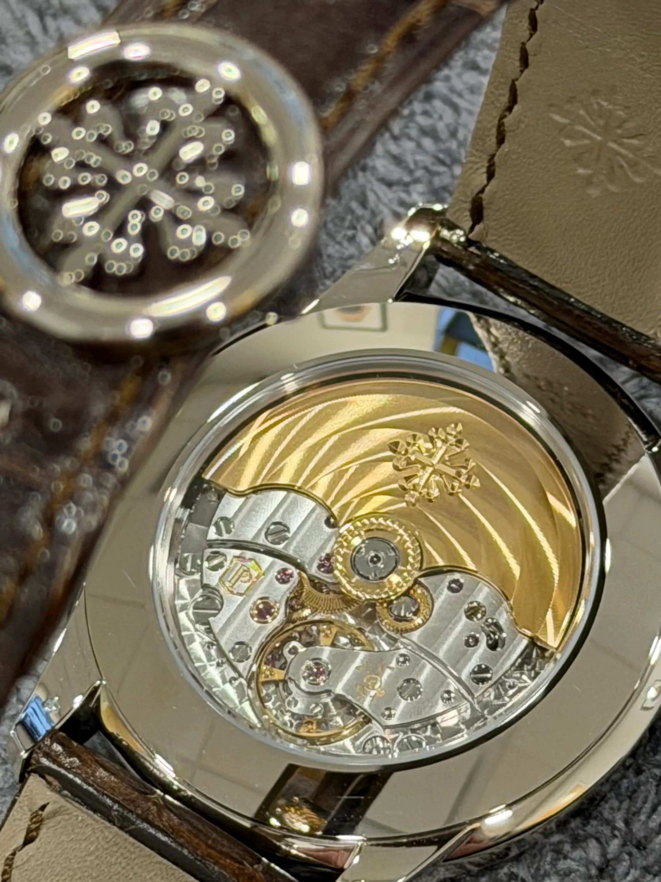 PATEK PHILIPPE PERPETUAL CALENDAR SALMON DIAL 40MM 5320G-011