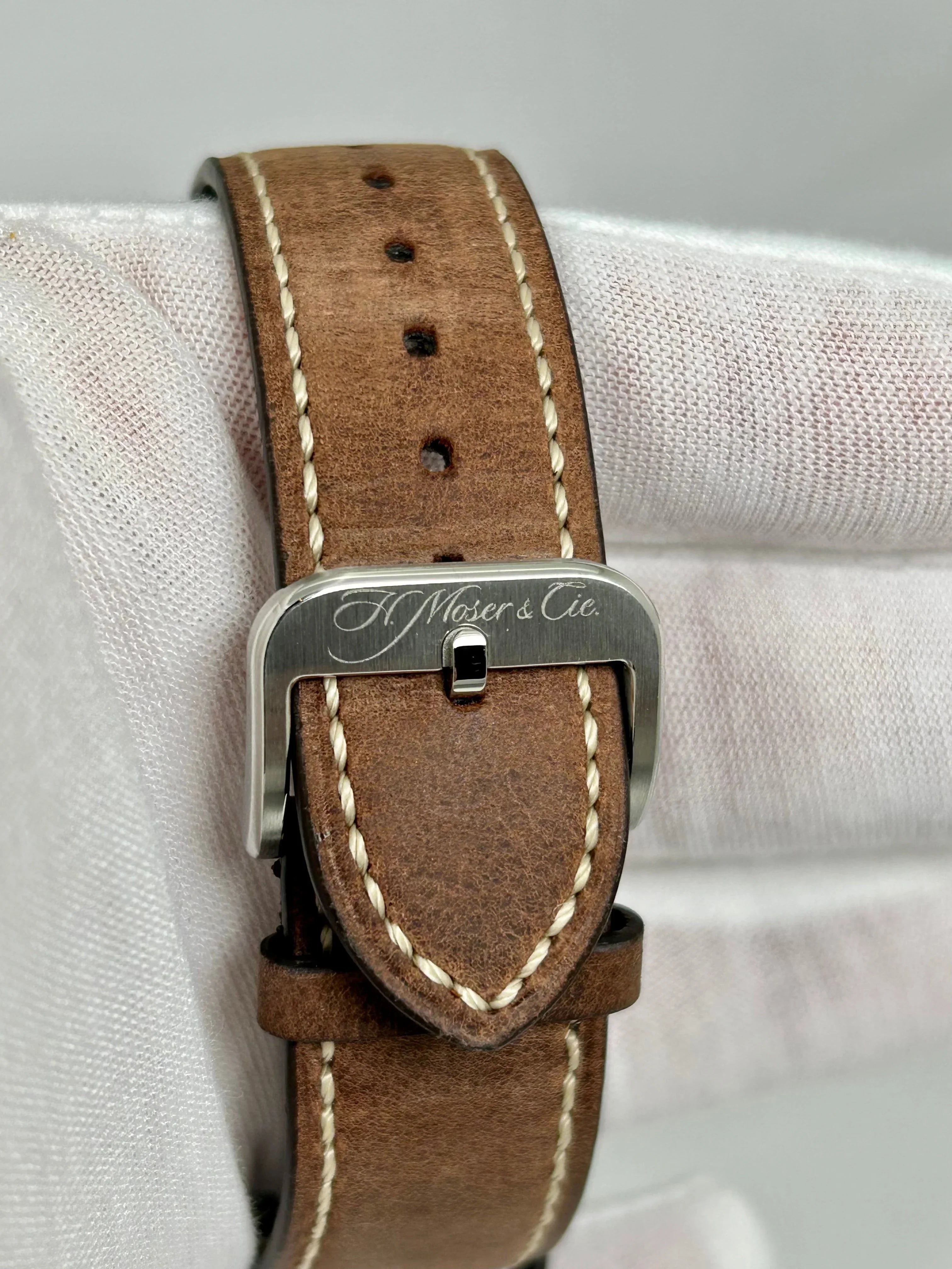 BNIB 2022 H. Moser & Cie Heritage 8200-1201