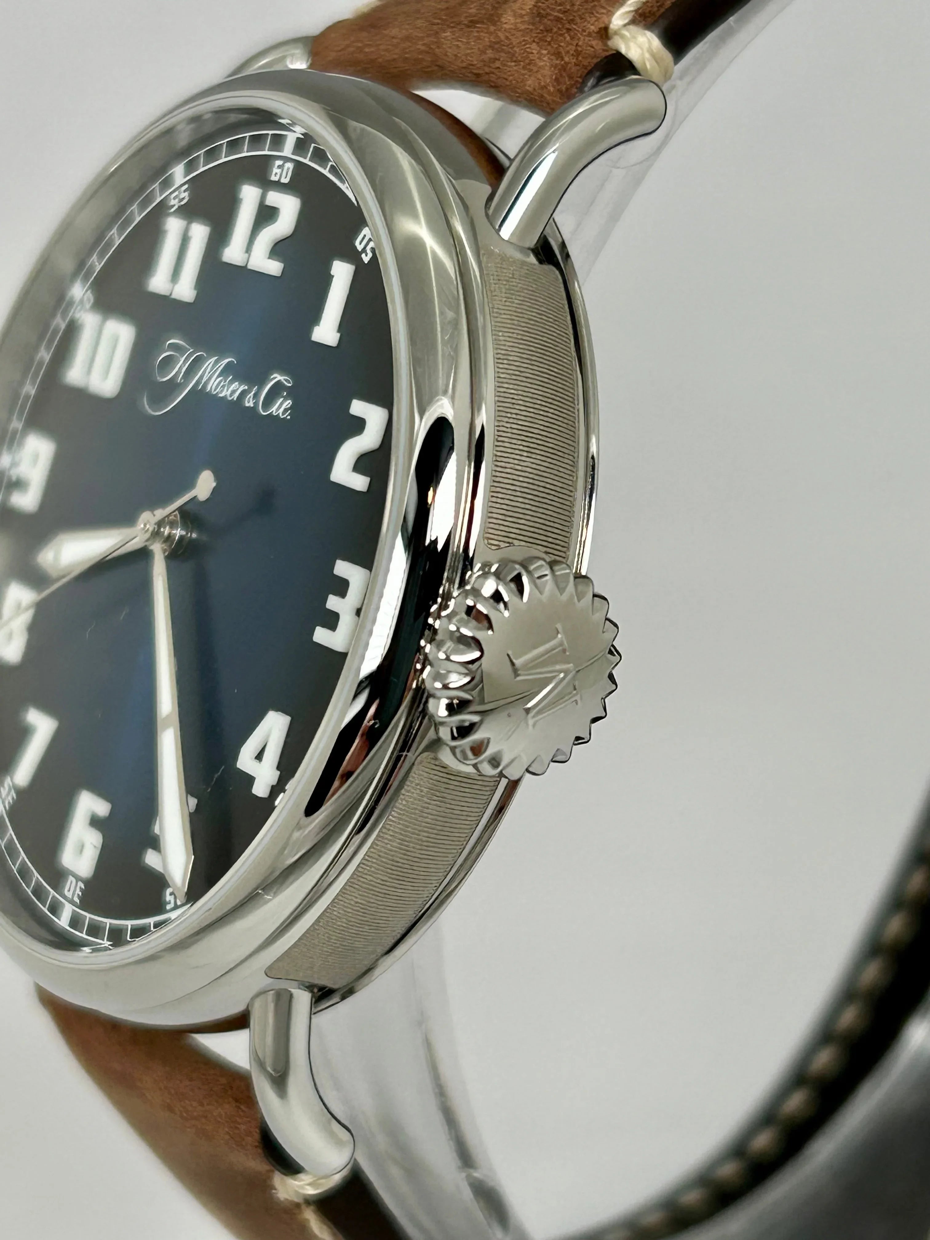 BNIB 2022 H. Moser & Cie Heritage 8200-1201