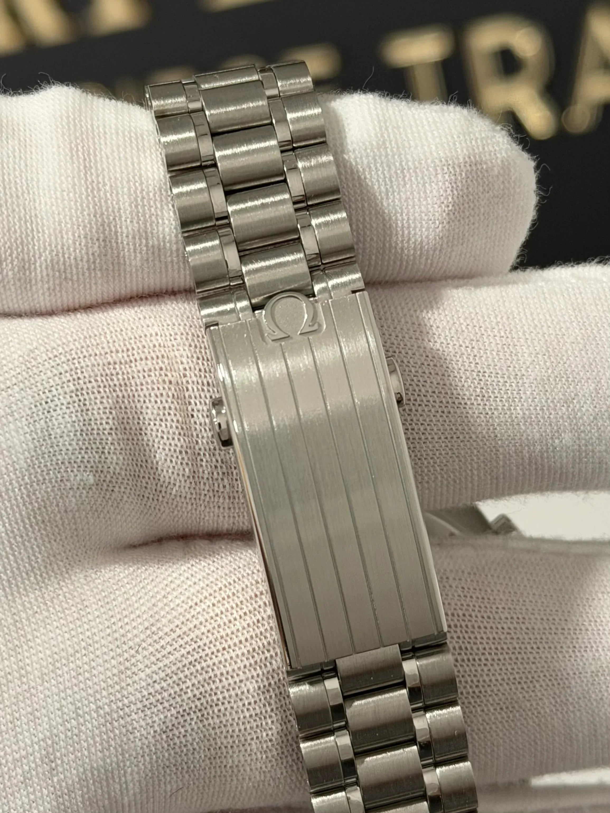 OMEGA SPEEDMASTER PROFESSIONAL REVERSE PANDA 310.30.42.50.01.004