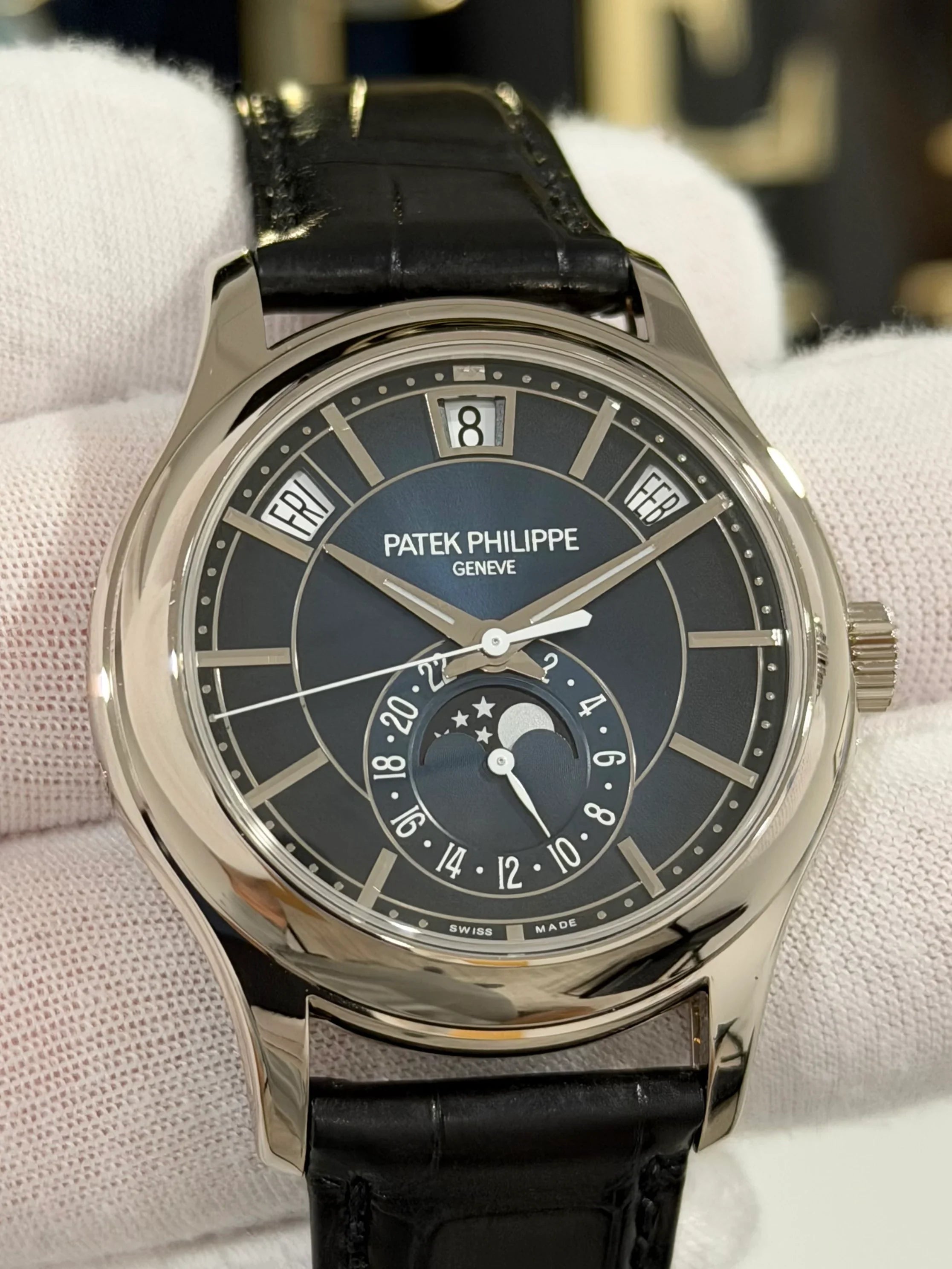 PATEK PHILIPPE ANNUAL CALENDAR BLUE DIAL 5205G
