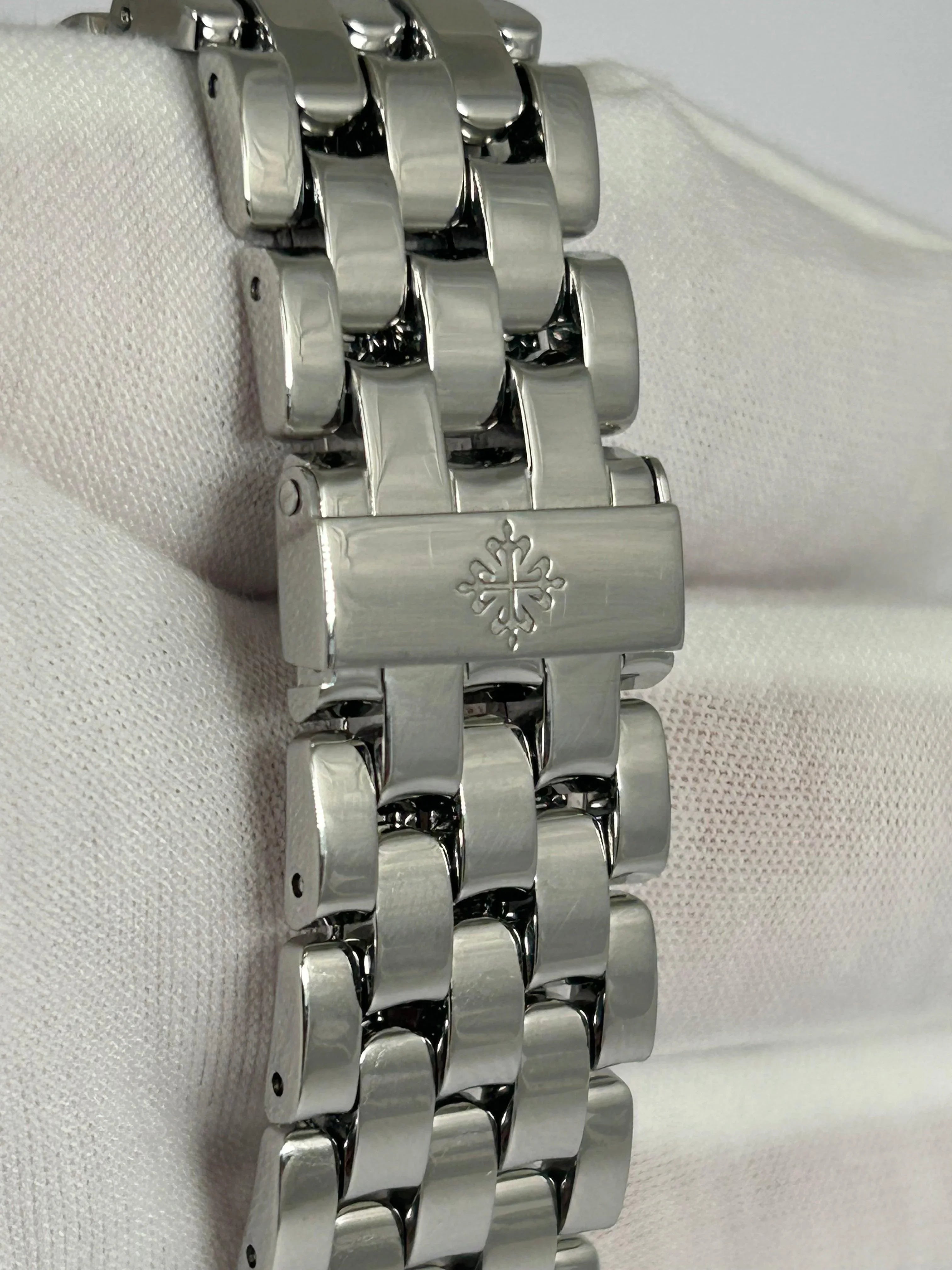 PATEK PHILIPPE FLYBACK CHRONOGRAPH ANNUAL CALENDAR WHITE DIAL 5960/1A