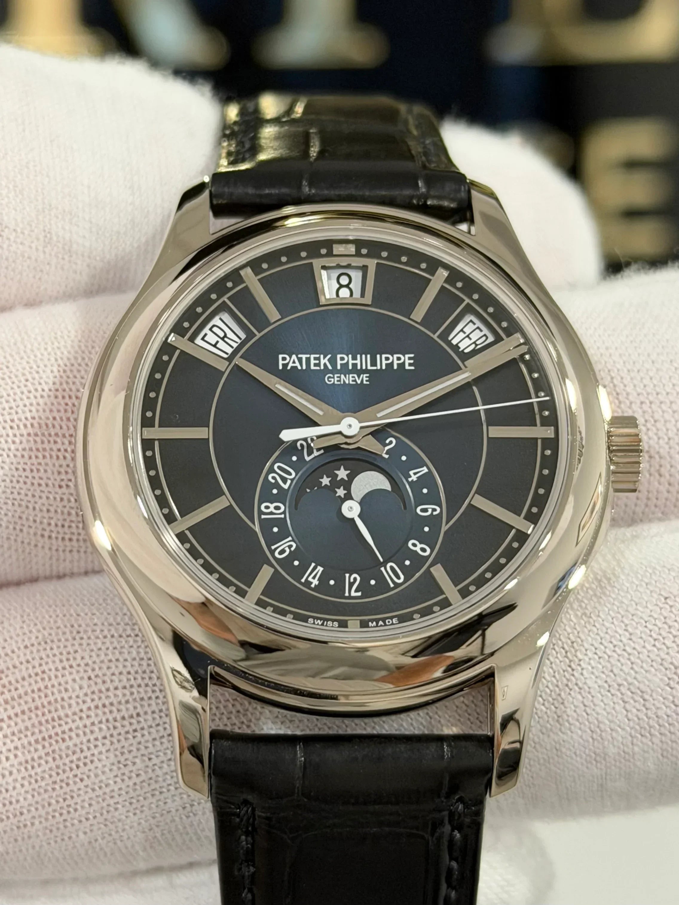 PATEK PHILIPPE ANNUAL CALENDAR BLUE DIAL 5205G