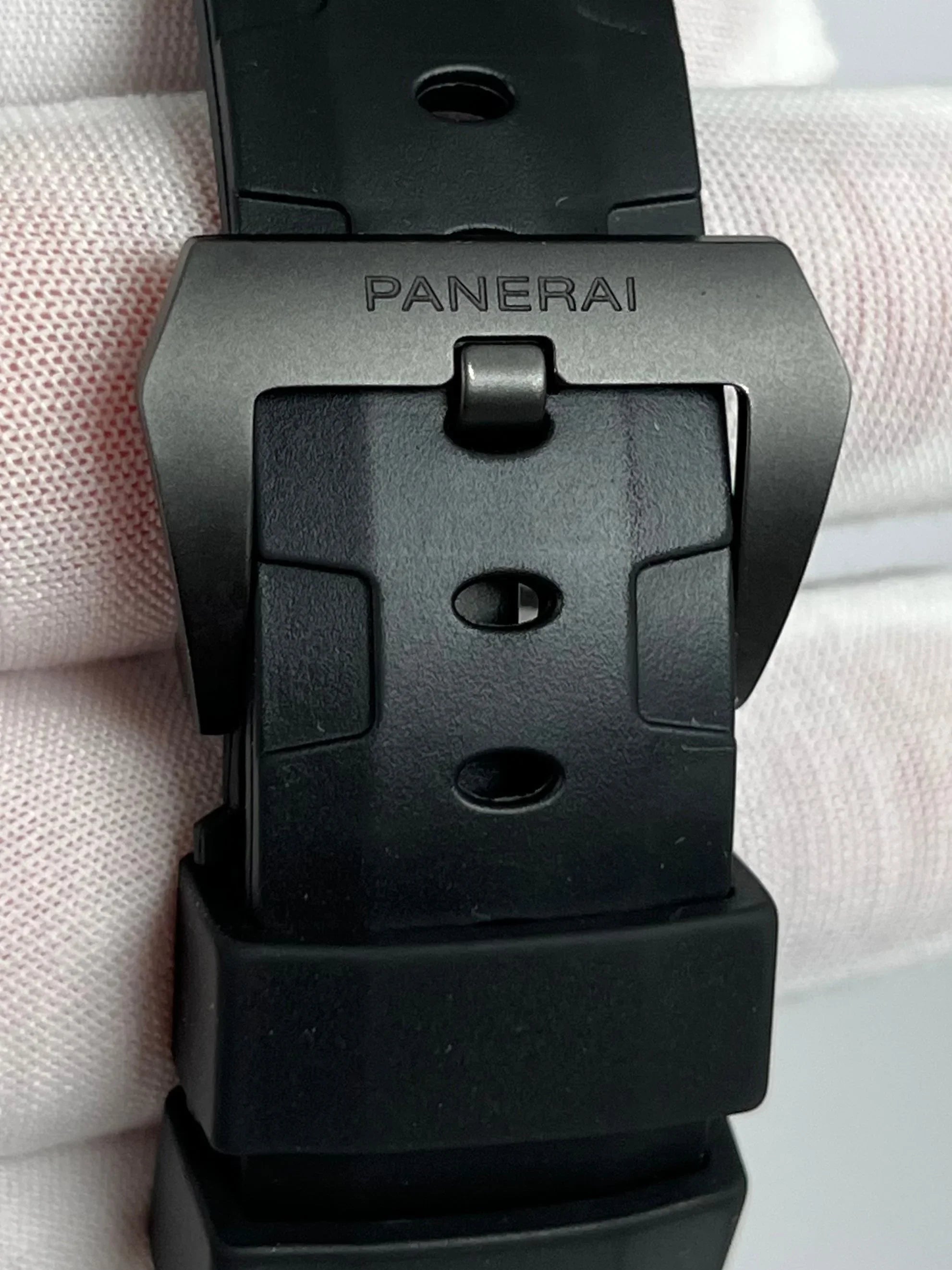 PANERAI SUBMERSIBLE GOLDTECH OROCARBO PAM01070