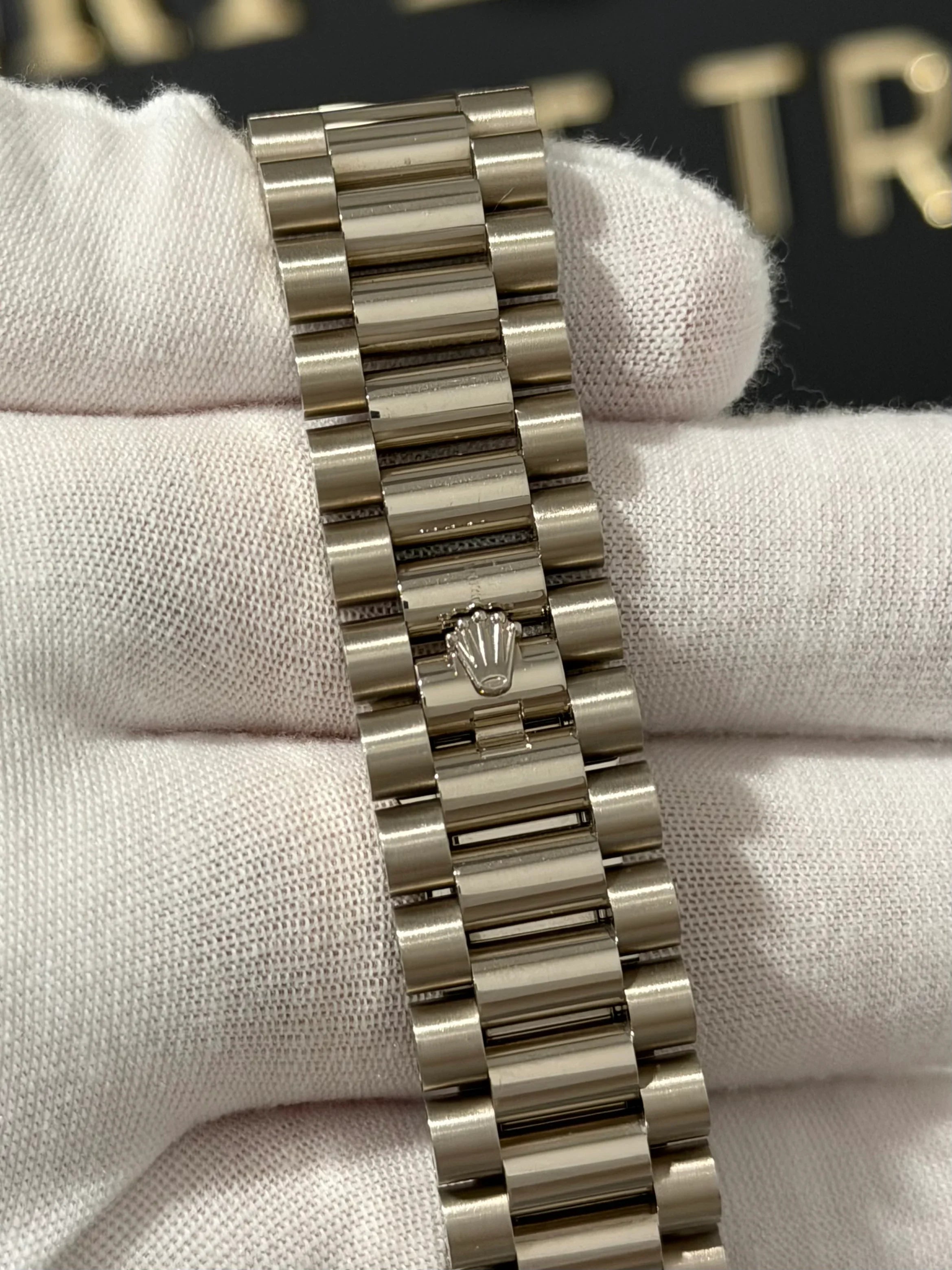 ROLEX DAY-DATE 40 OLIVE WHITE GOLD 228239