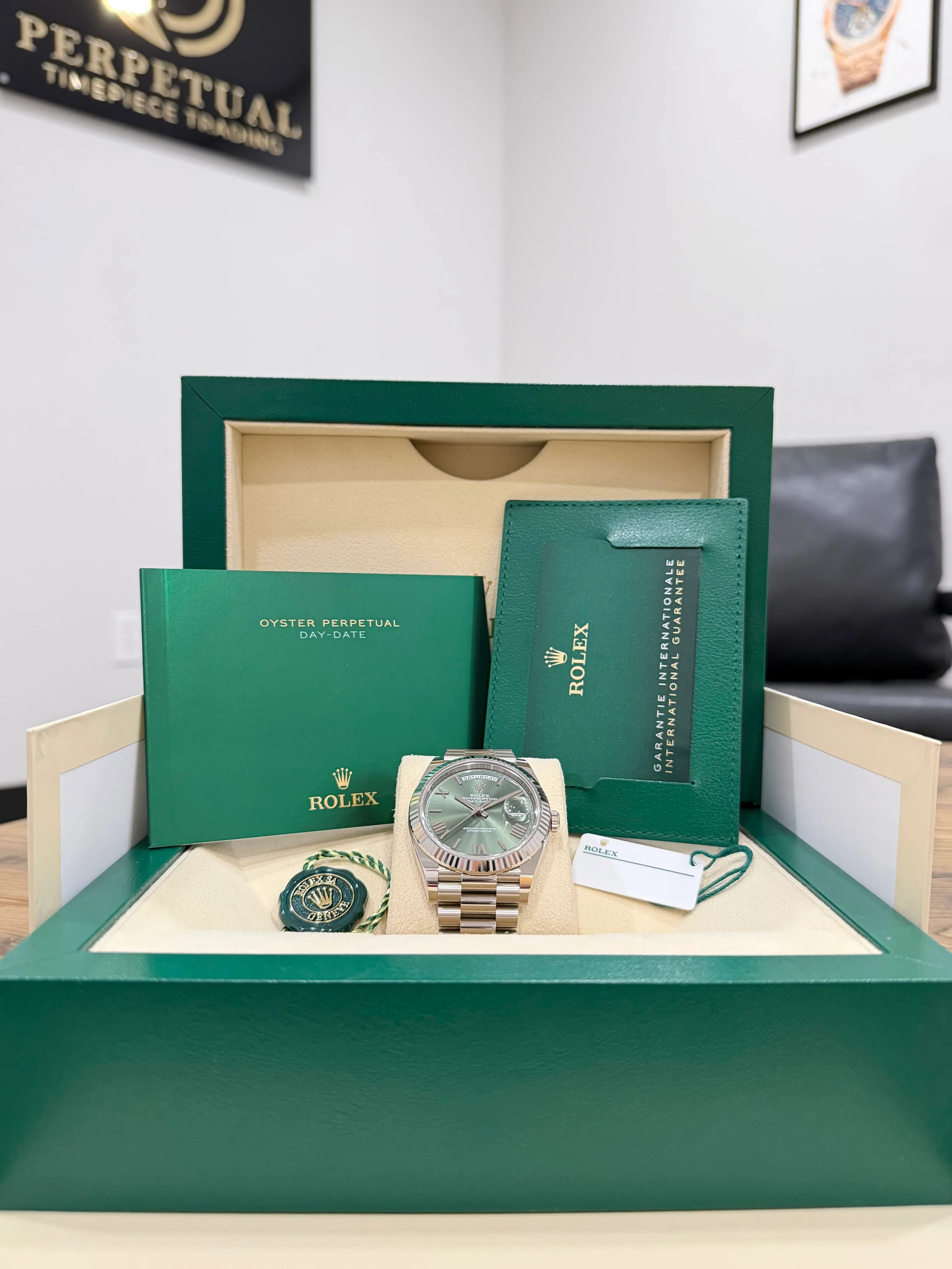 ROLEX DAY-DATE 40 OLIVE WHITE GOLD 228239